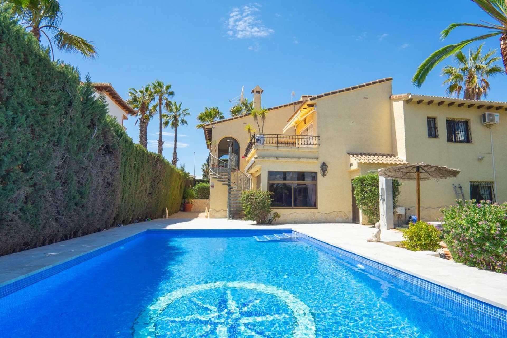 Resale - Chalet -
Orihuela Costa - Costa Blanca