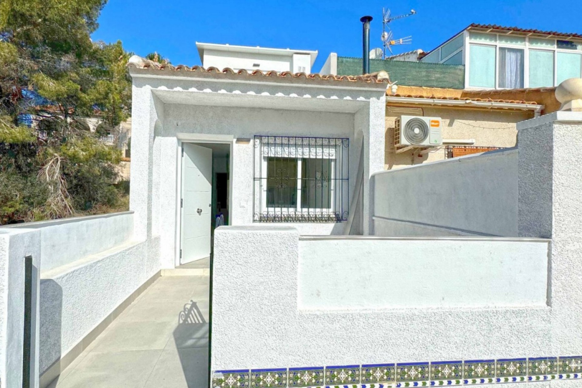 Resale - Chalet -
Orihuela Costa - Costa Blanca