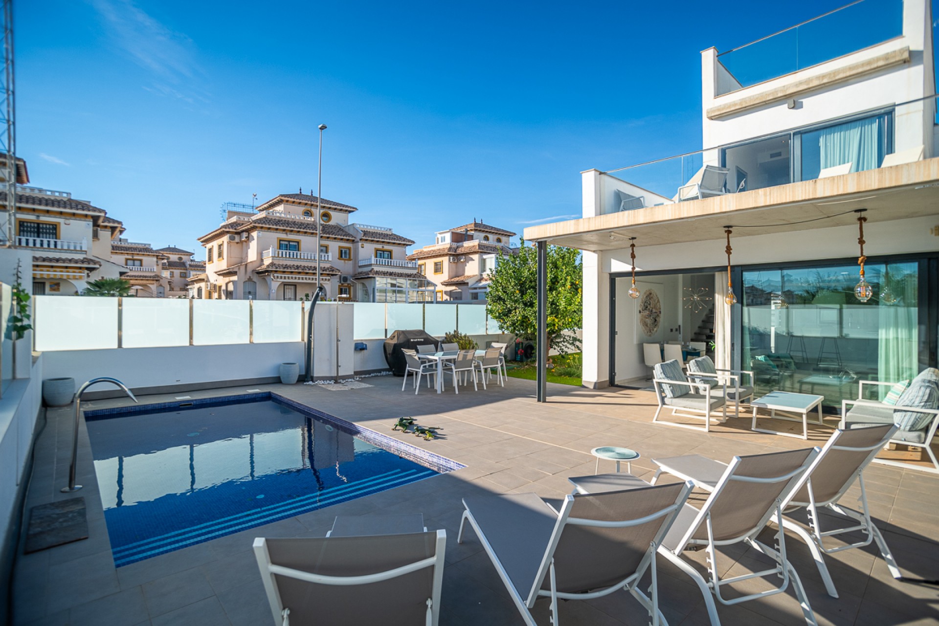 Resale - Chalet -
Orihuela Costa - Costa Blanca