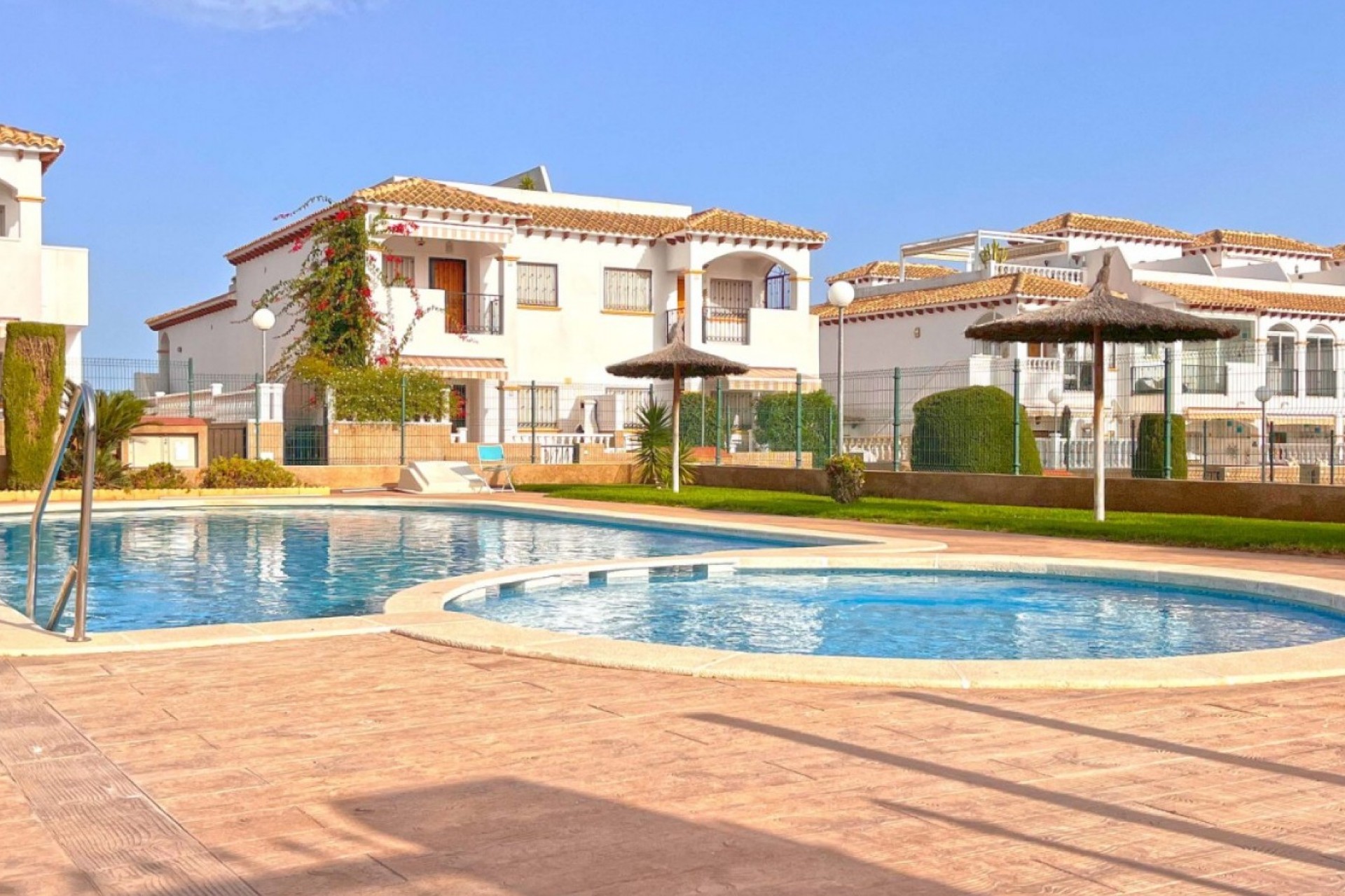 Resale - Chalet -
Orihuela Costa - Costa Blanca