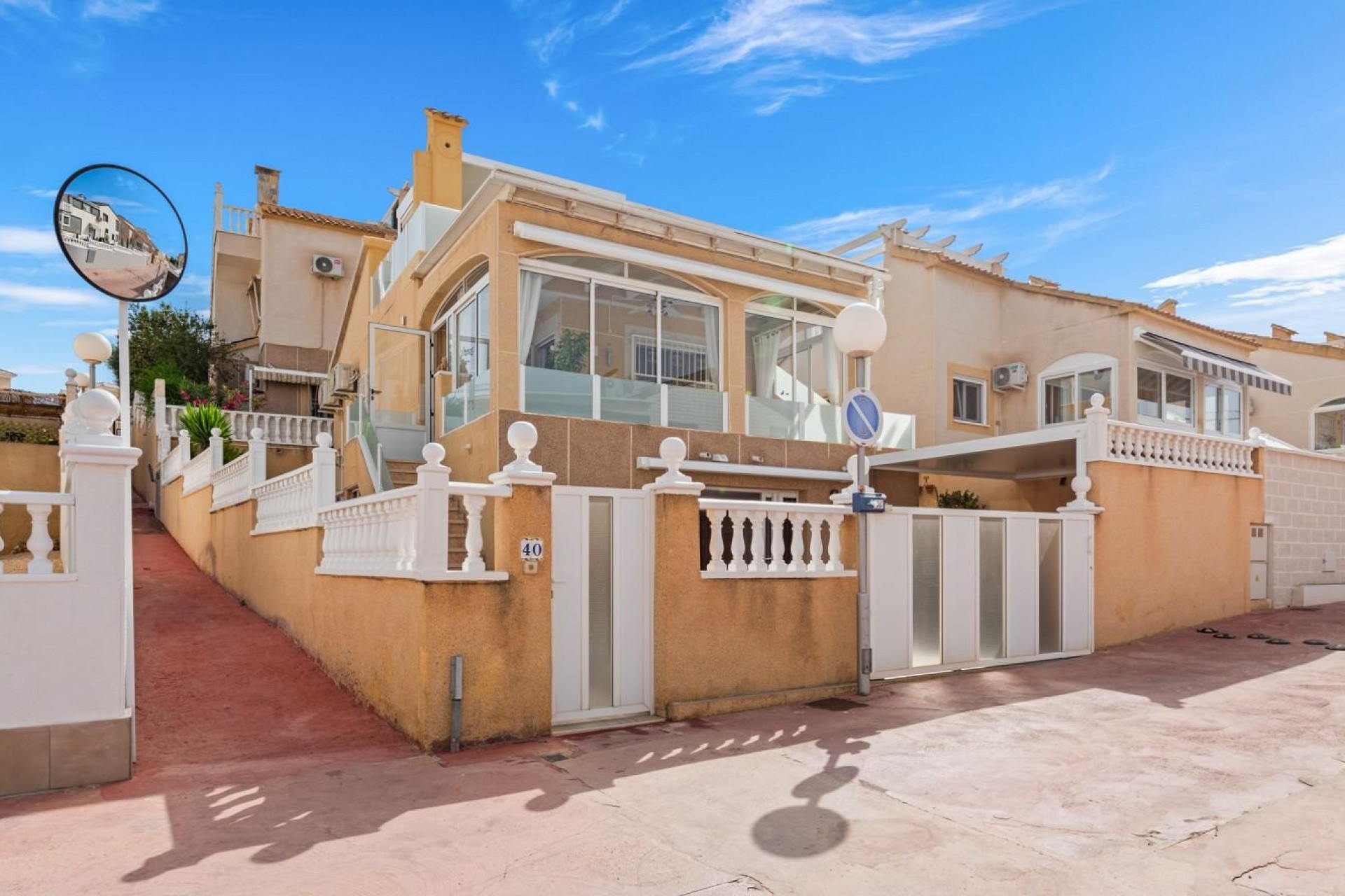 Resale - Chalet -
Orihuela Costa - Costa Blanca