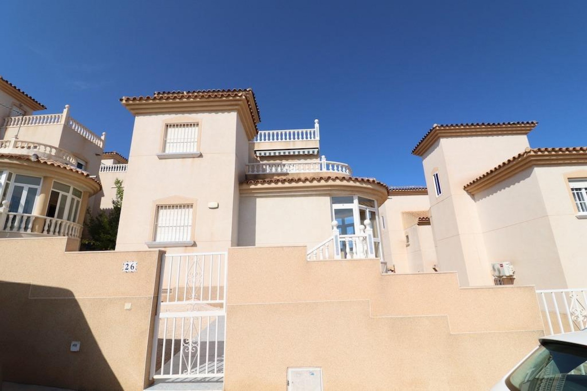 Resale - Chalet -
Orihuela Costa - Costa Blanca