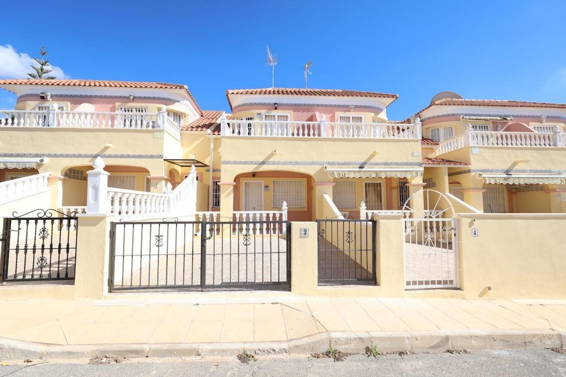 Resale - Chalet -
Orihuela Costa - Costa Blanca