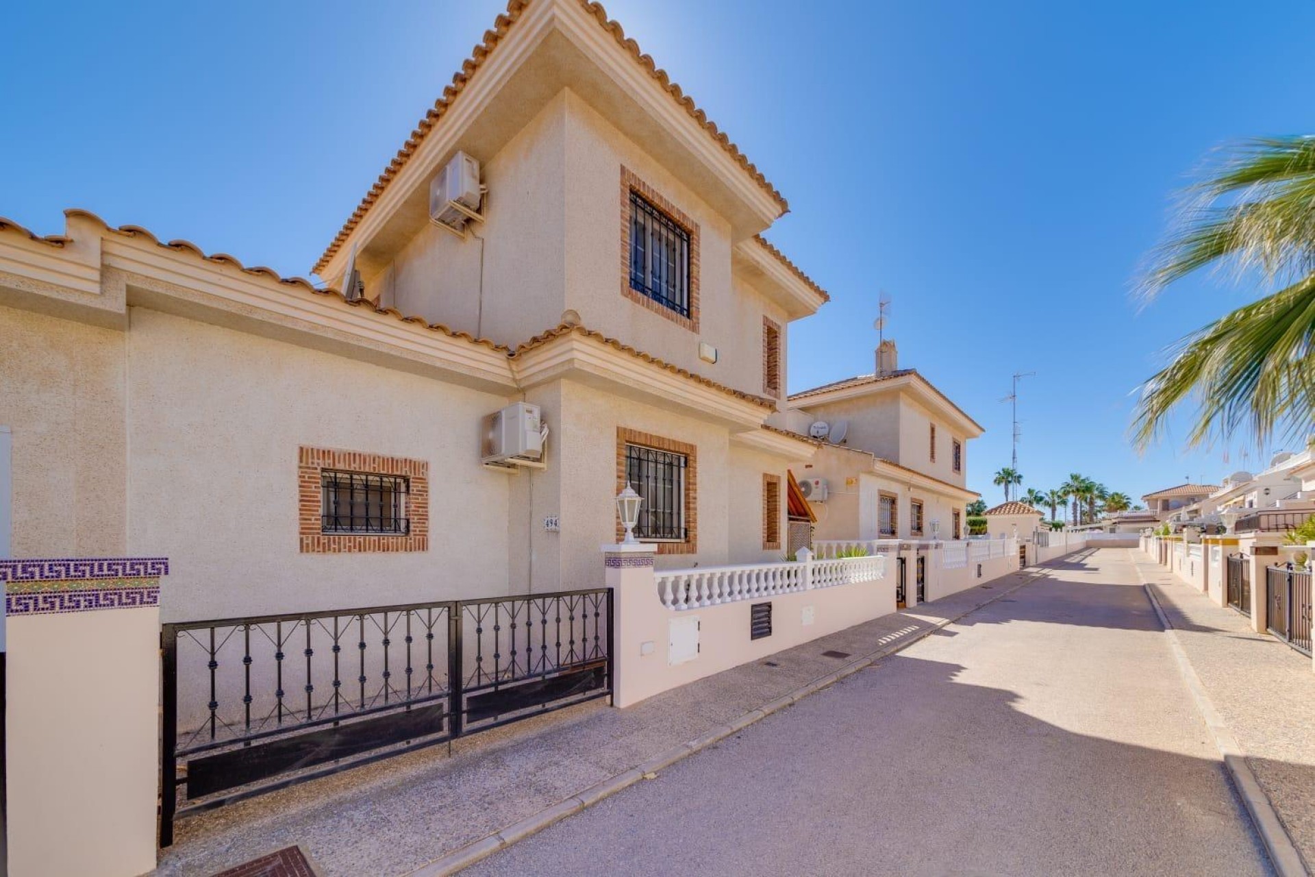 Resale - Chalet -
Orihuela Costa - Costa Blanca