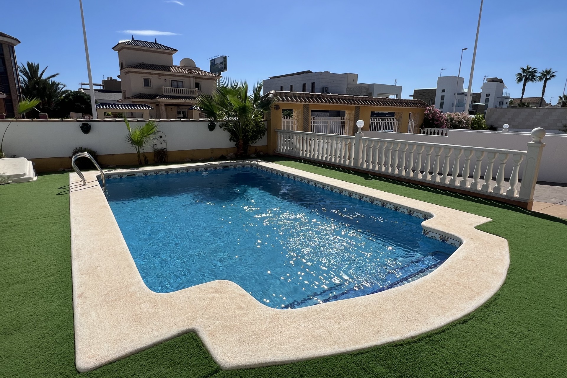 Resale - Chalet -
Orihuela Costa - Costa Blanca