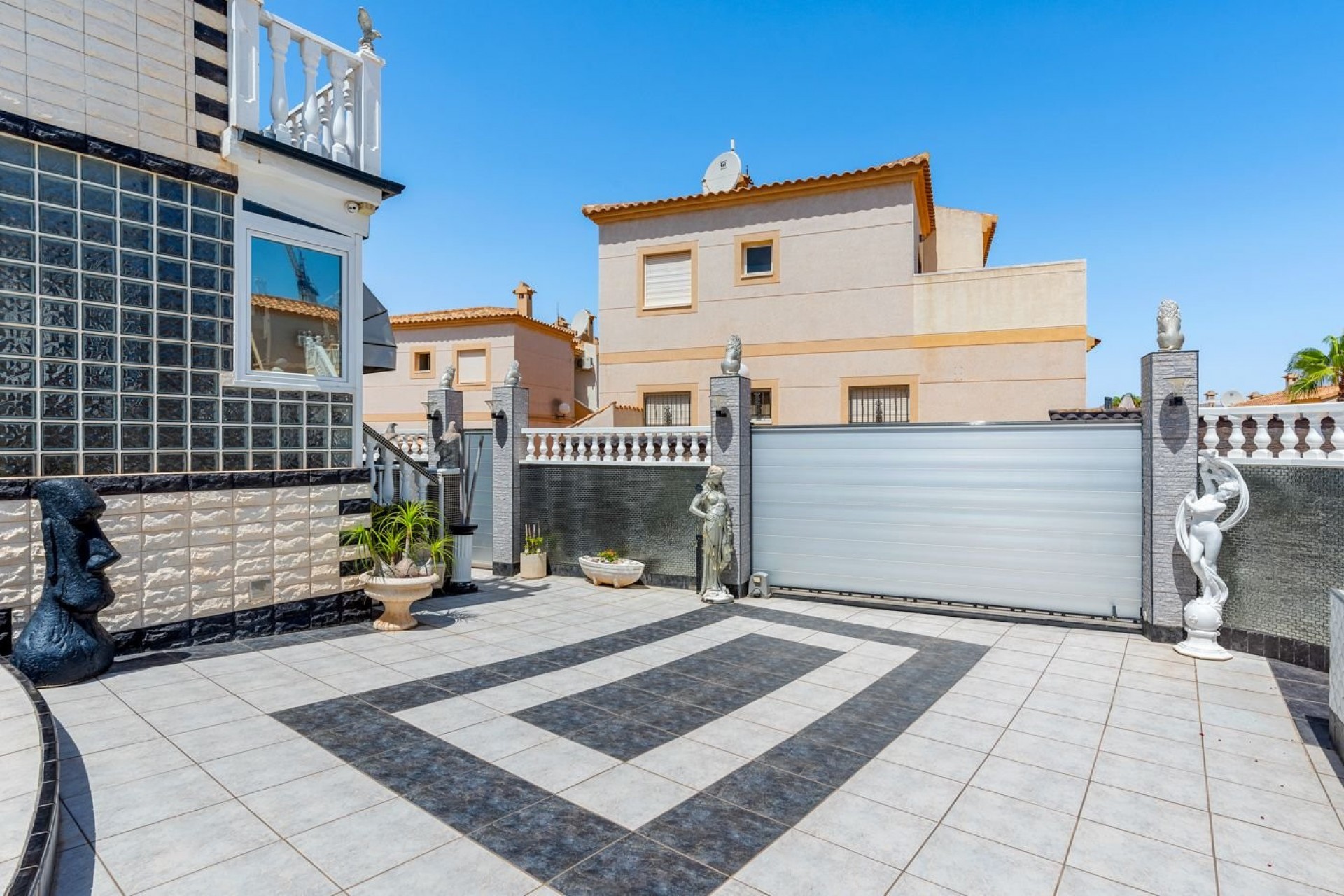 Resale - Chalet -
Orihuela Costa - Costa Blanca