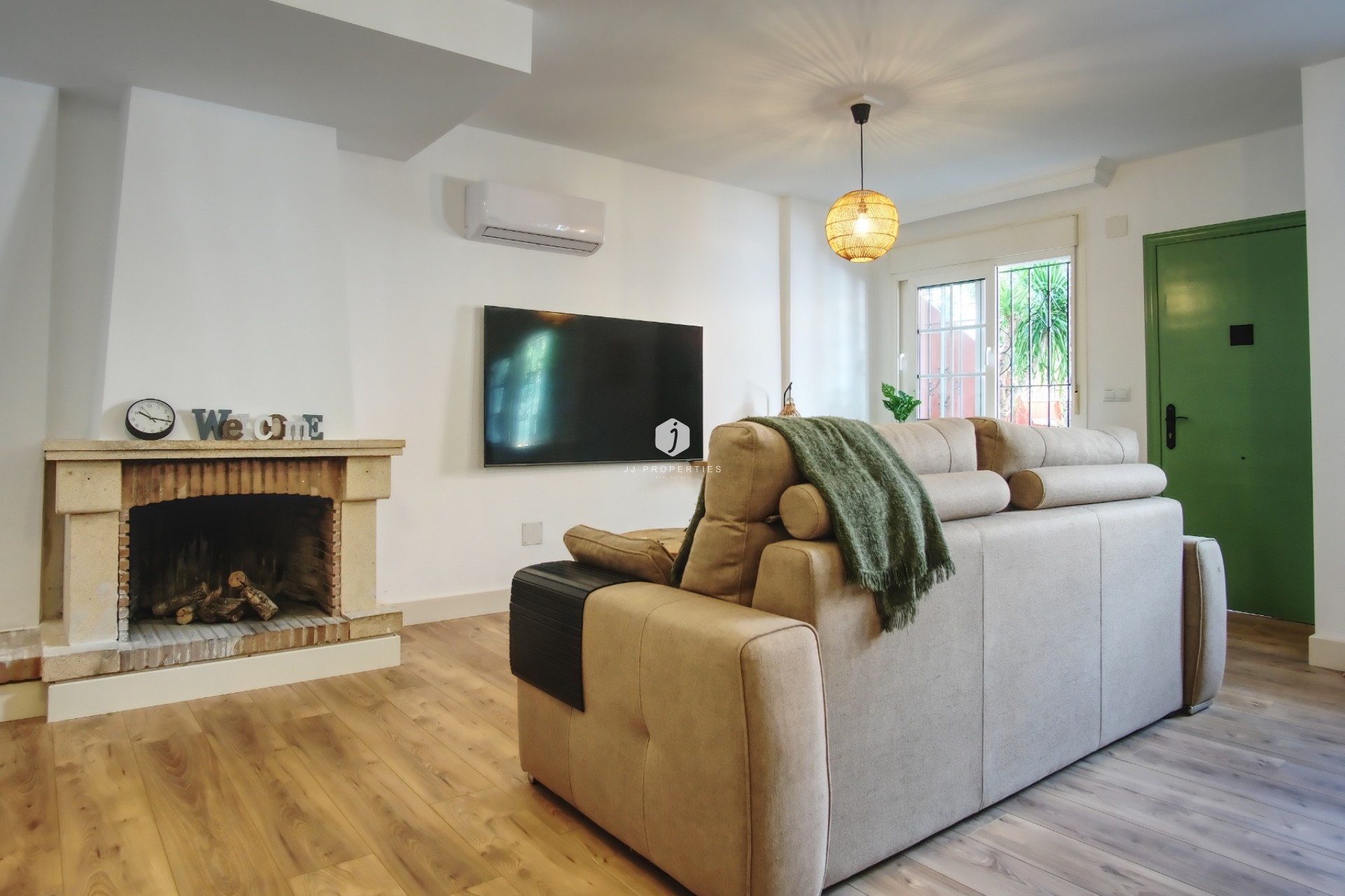 Resale - Chalet -
Orihuela Costa - Costa Blanca