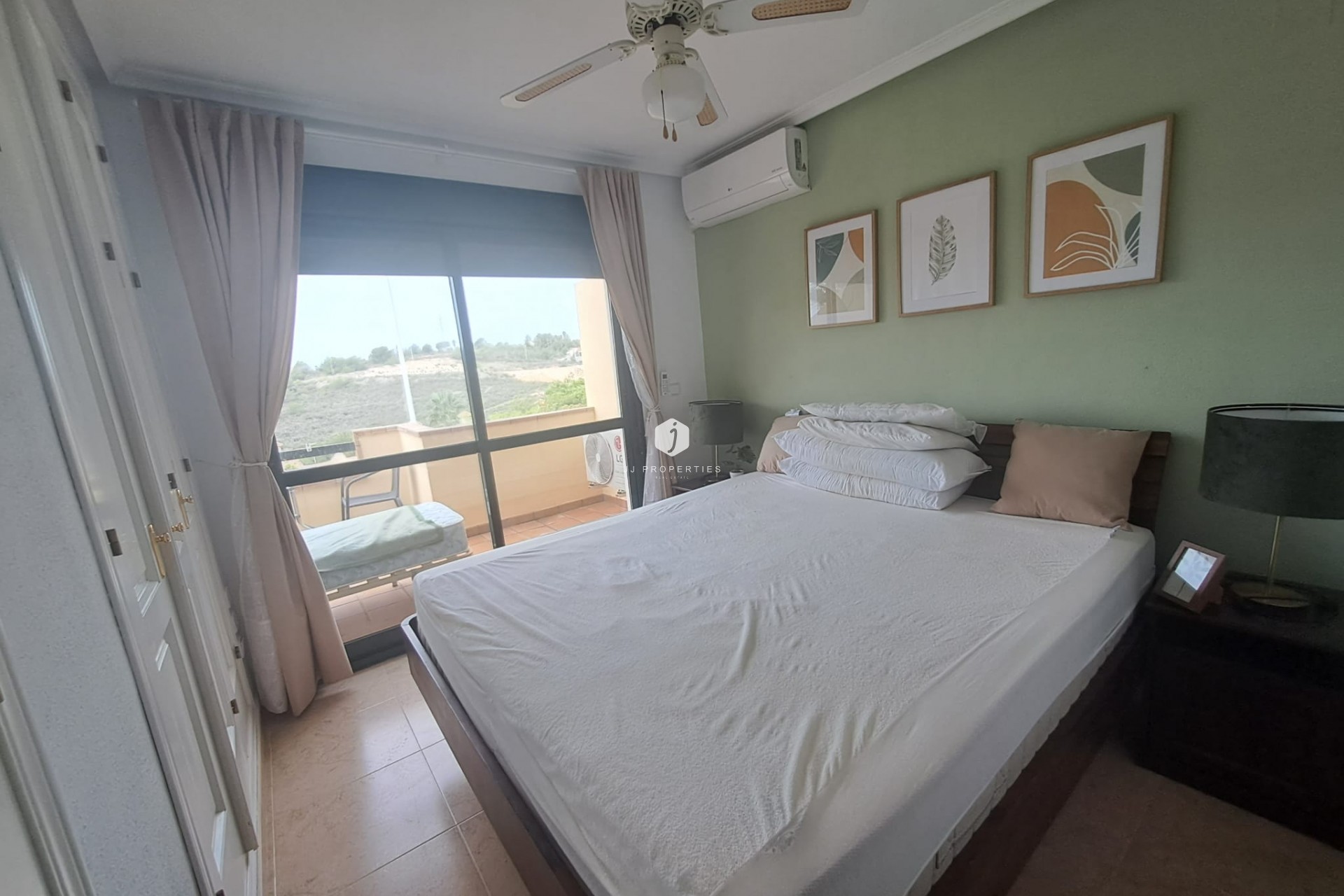 Resale - Chalet -
Orihuela Costa - Costa Blanca