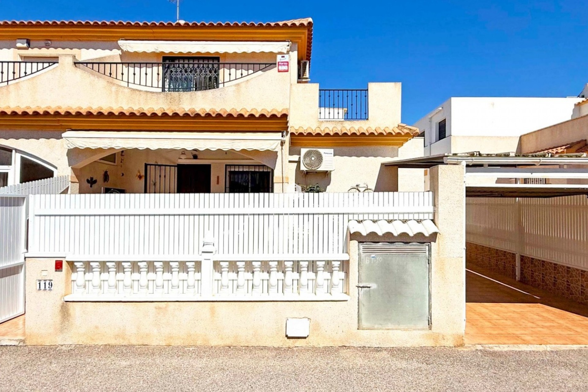 Resale - Chalet -
Orihuela Costa - Costa Blanca