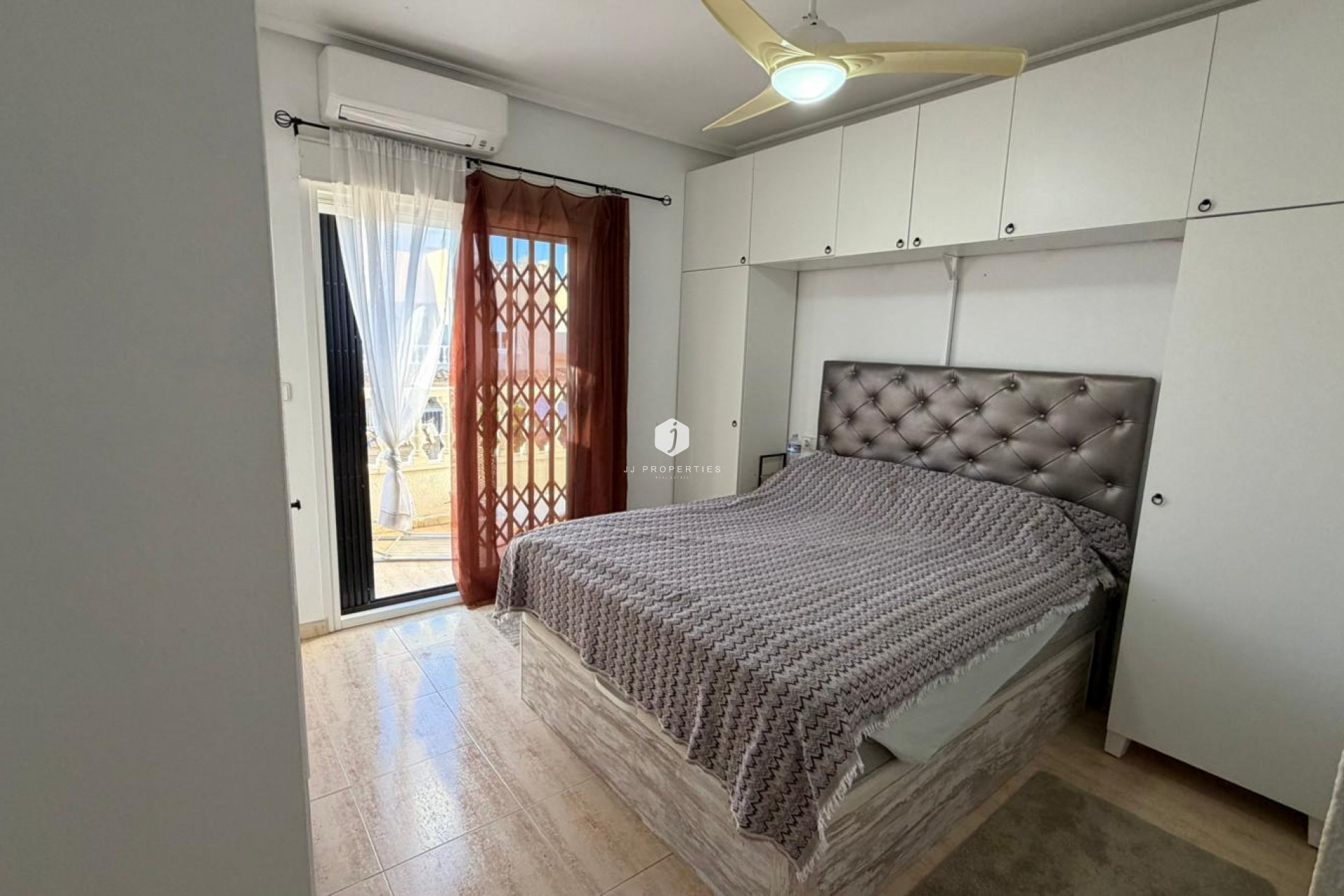 Resale - Chalet -
Orihuela Costa - Costa Blanca