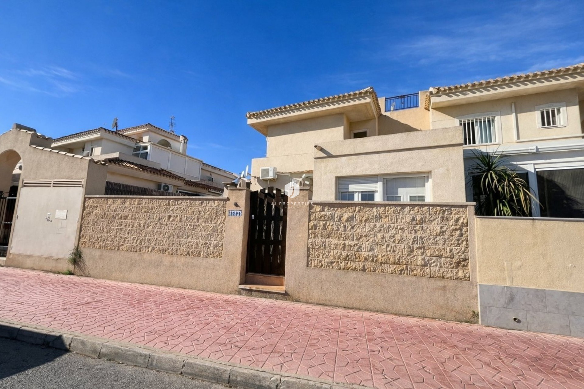 Resale - Chalet -
Orihuela Costa - Costa Blanca