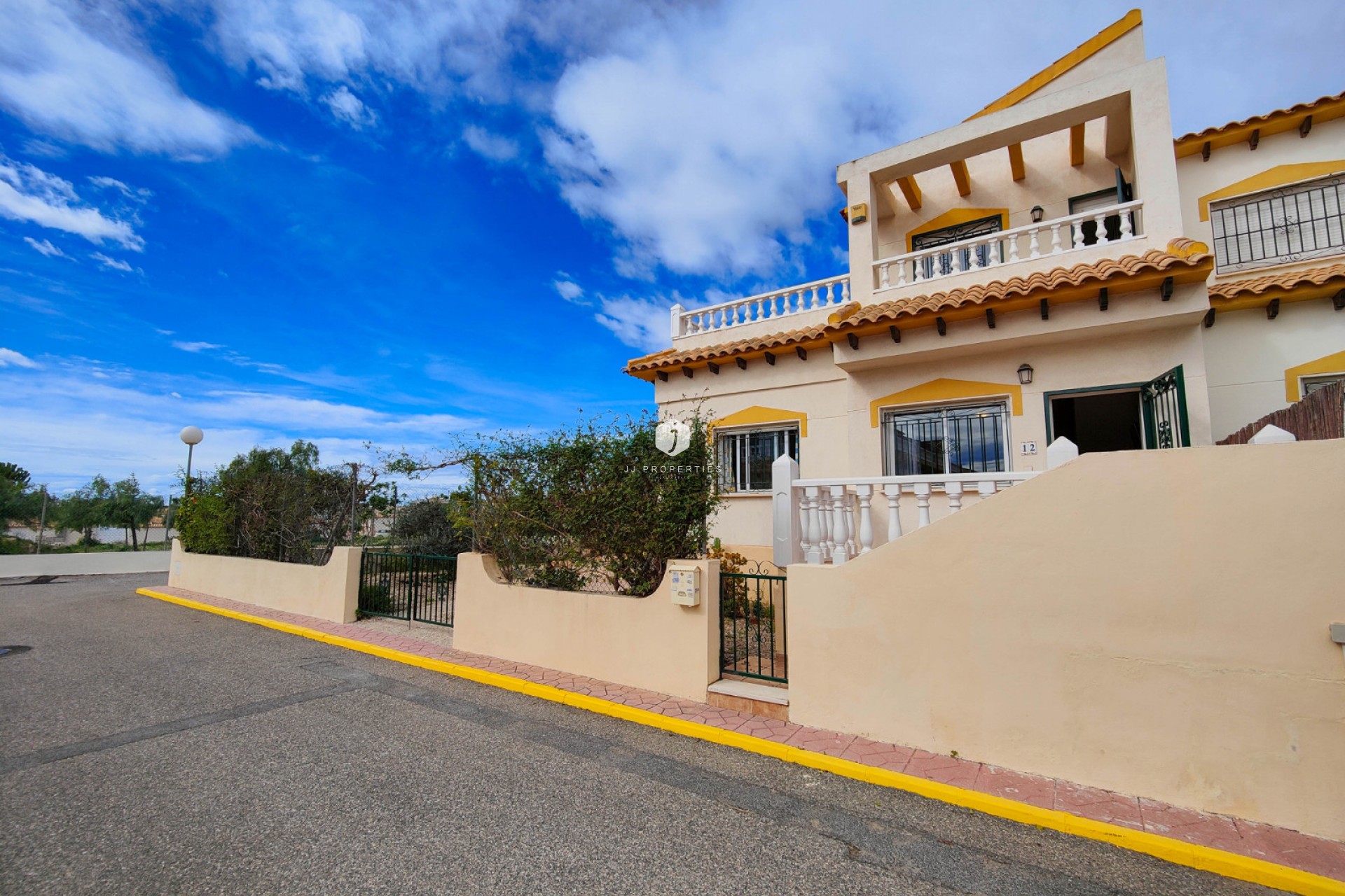 Resale - Chalet -
Orihuela Costa - Costa Blanca