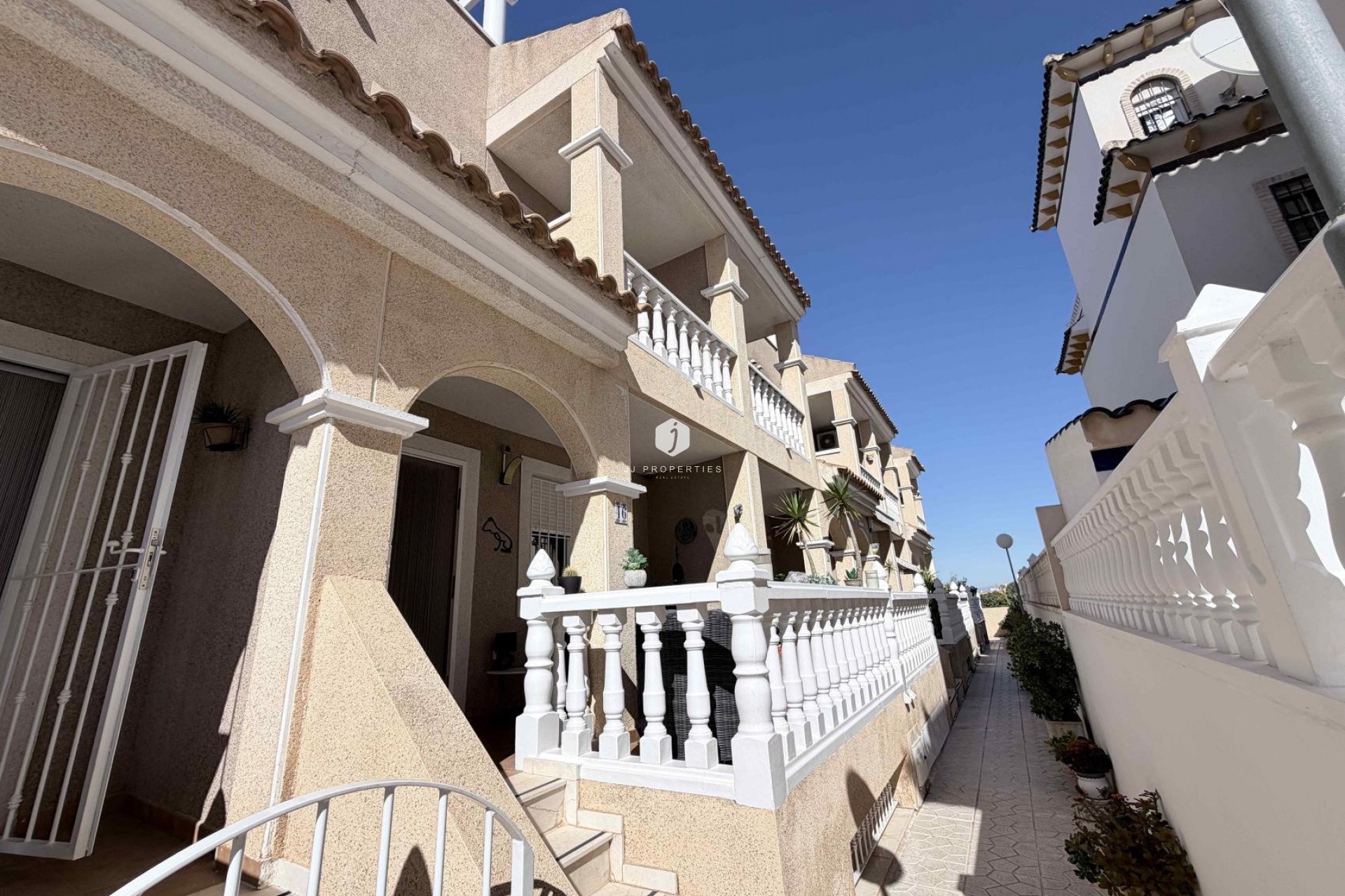 Resale - Chalet -
Orihuela Costa - Costa Blanca