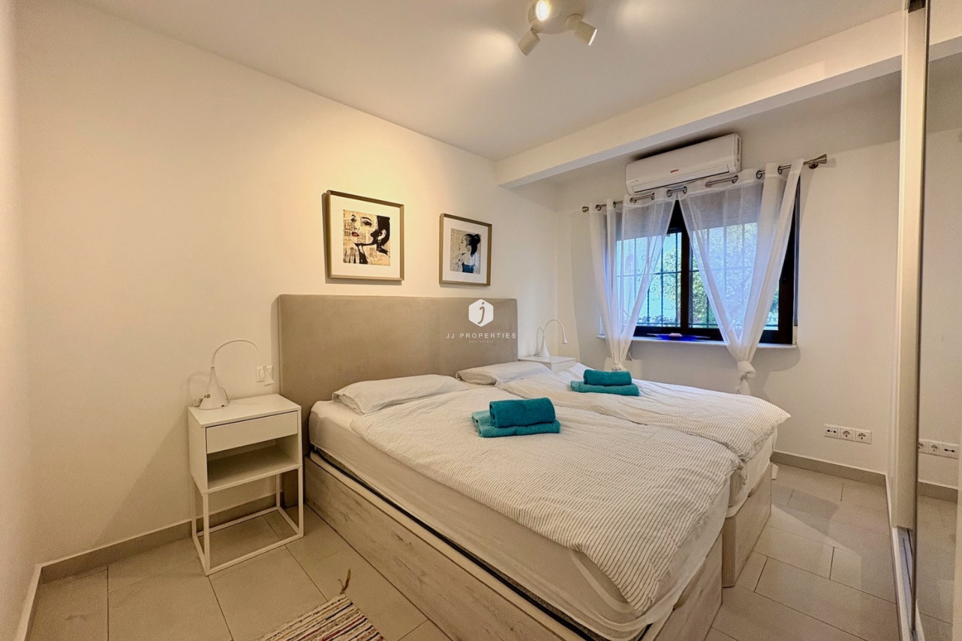 Resale - Chalet -
Orihuela Costa - Costa Blanca