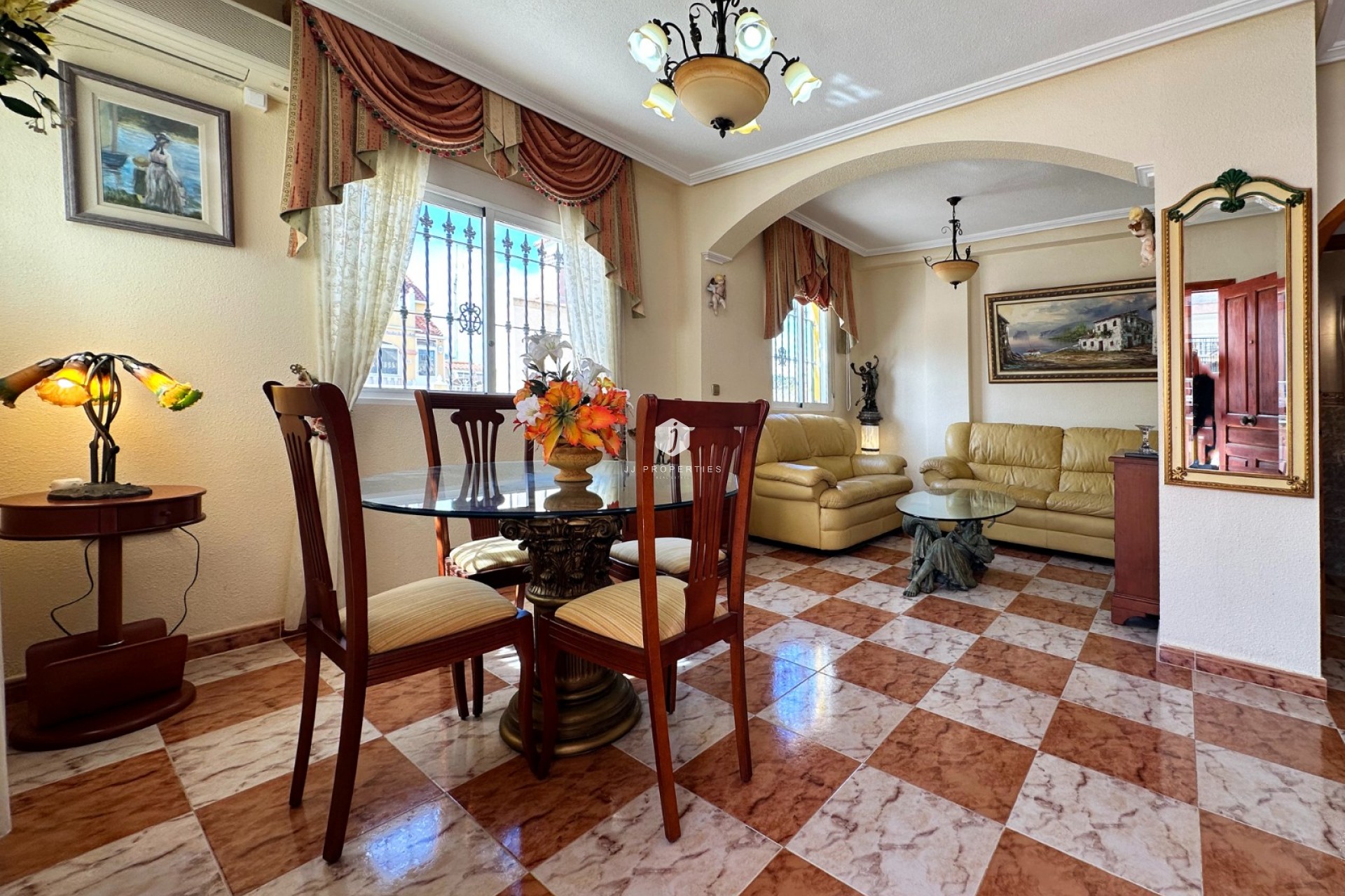 Resale - Chalet -
Orihuela Costa - Costa Blanca