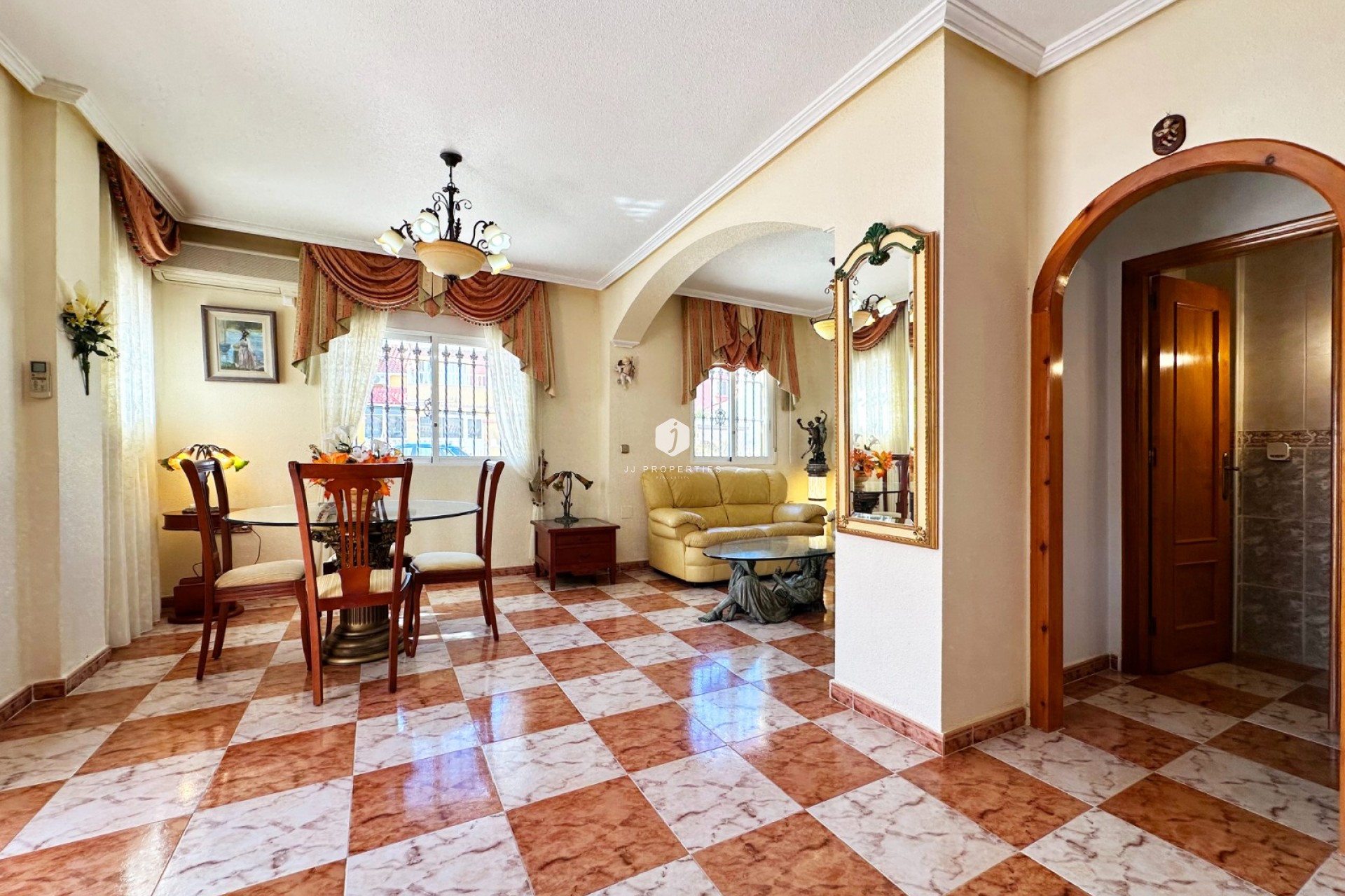 Resale - Chalet -
Orihuela Costa - Costa Blanca