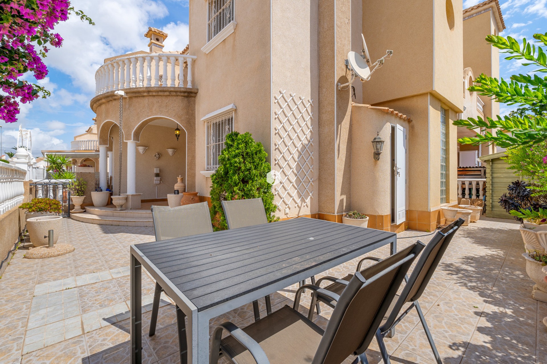 Resale - Chalet -
Orihuela Costa - Costa Blanca