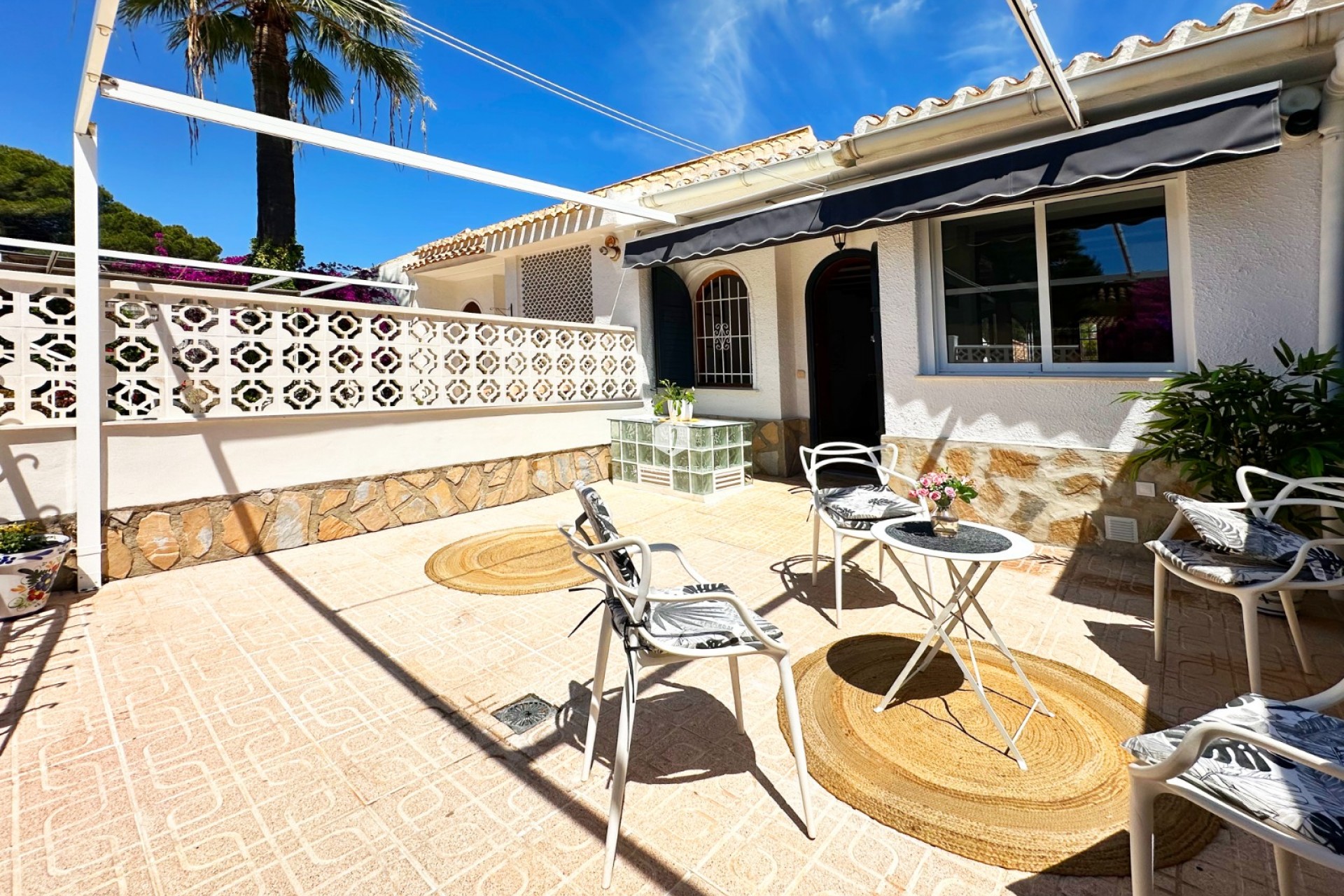 Resale - Chalet -
Orihuela Costa - Costa Blanca