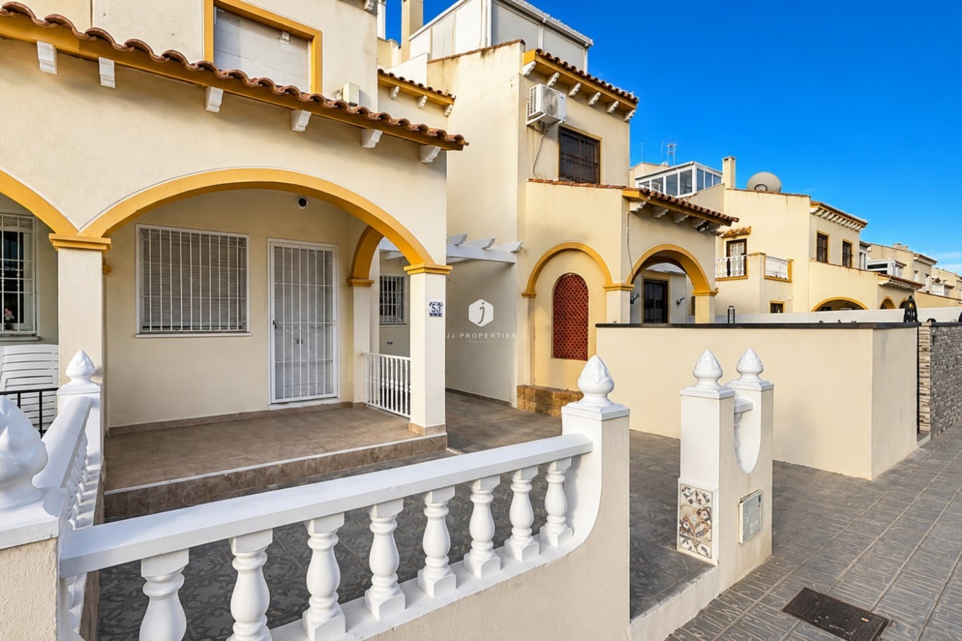 Resale - Chalet -
Orihuela Costa - Costa Blanca