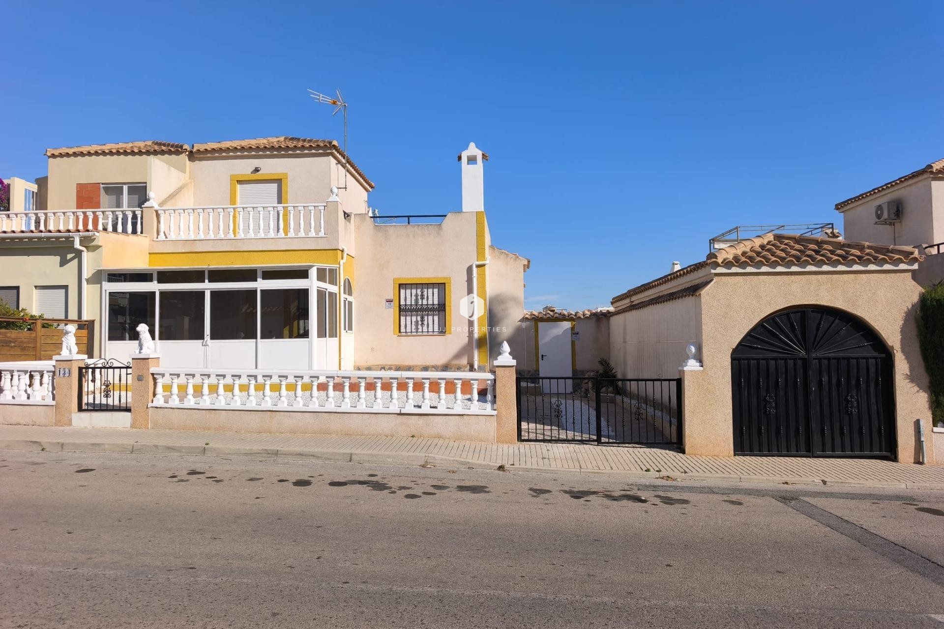 Resale - Chalet -
Orihuela Costa - La Ceñuela