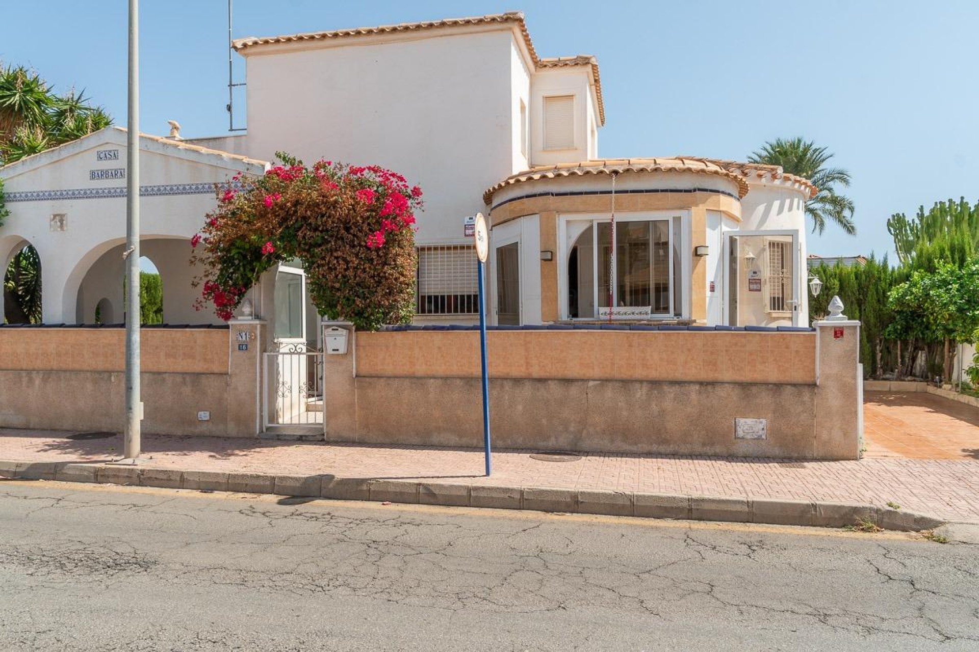 Resale - Chalet -
Orihuela Costa - La Florida