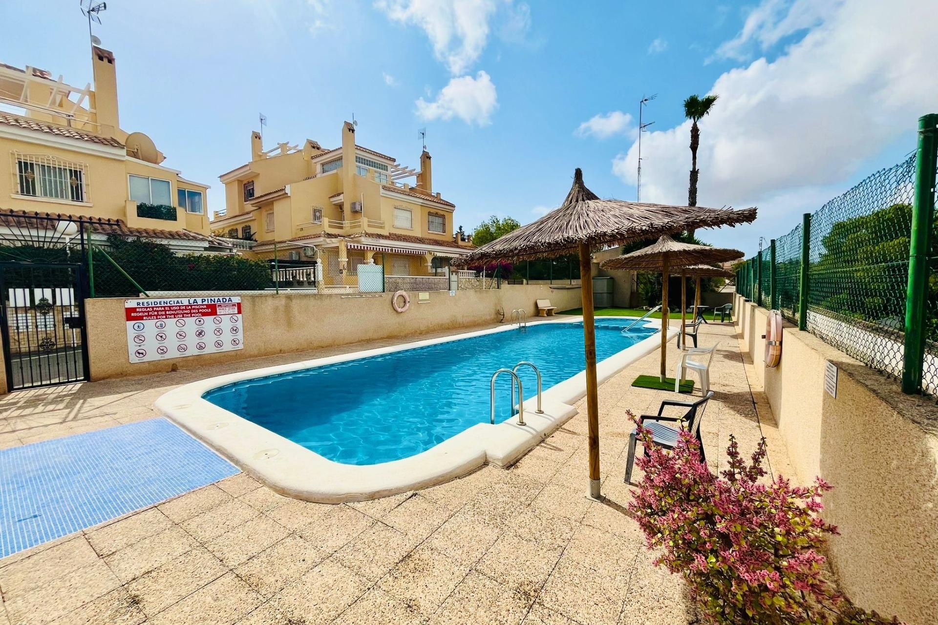 Resale - Chalet -
Orihuela Costa - La Florida