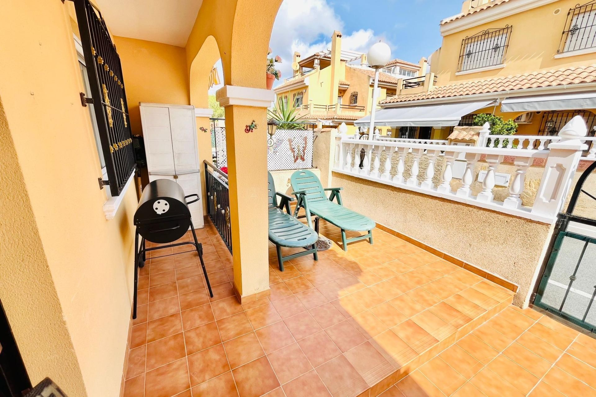 Resale - Chalet -
Orihuela Costa - La Florida