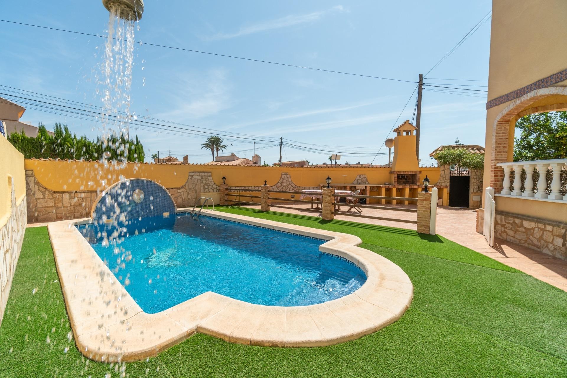 Resale - Chalet -
Orihuela Costa - La Florida