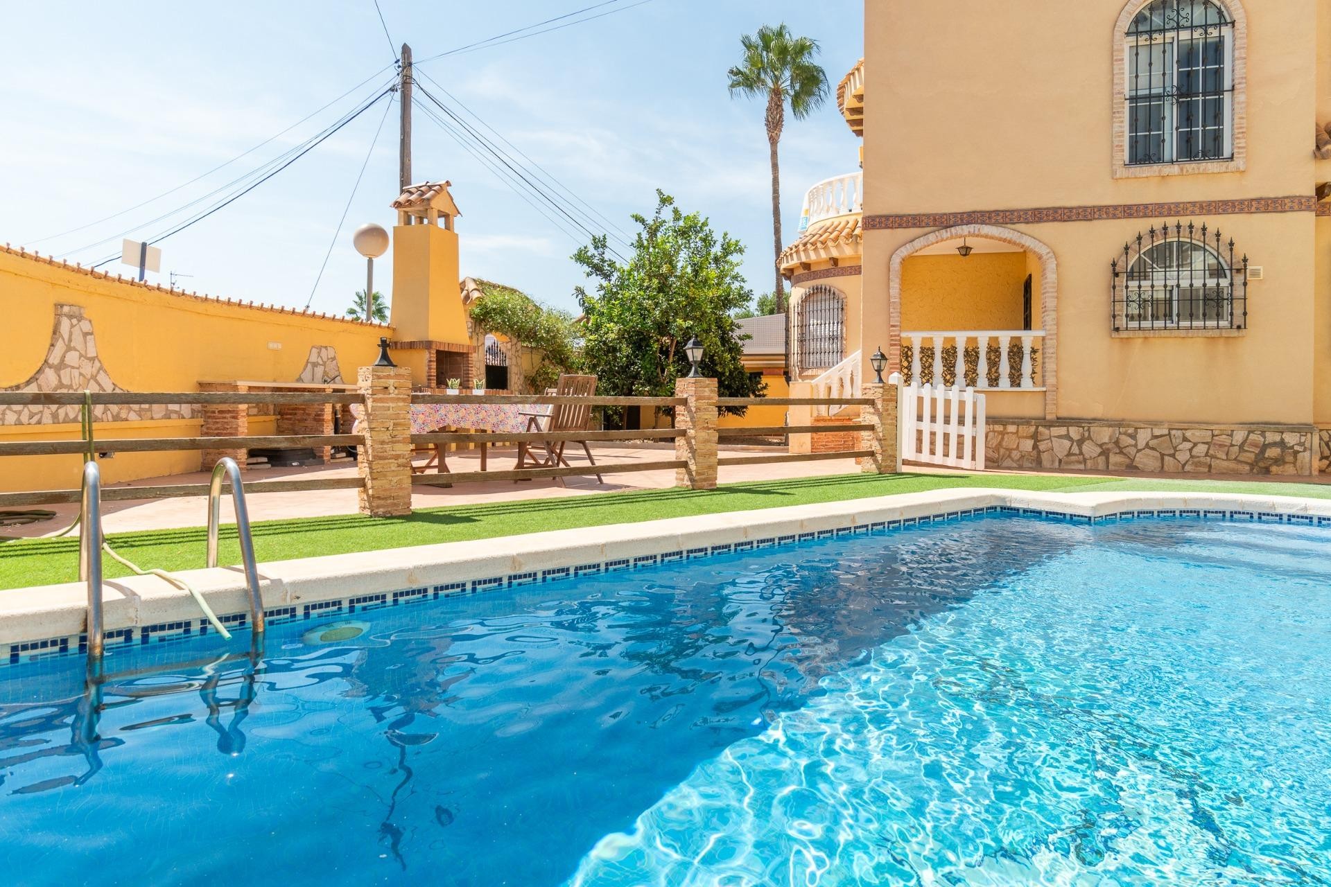 Resale - Chalet -
Orihuela Costa - La Florida