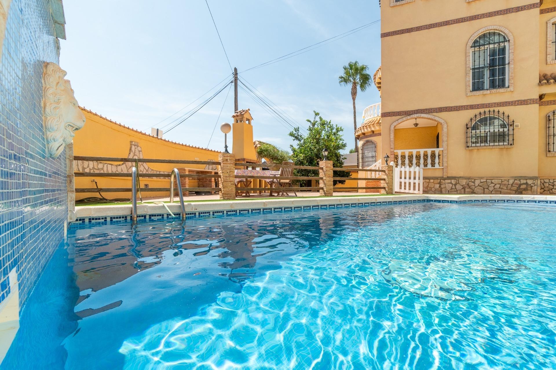 Resale - Chalet -
Orihuela Costa - La Florida