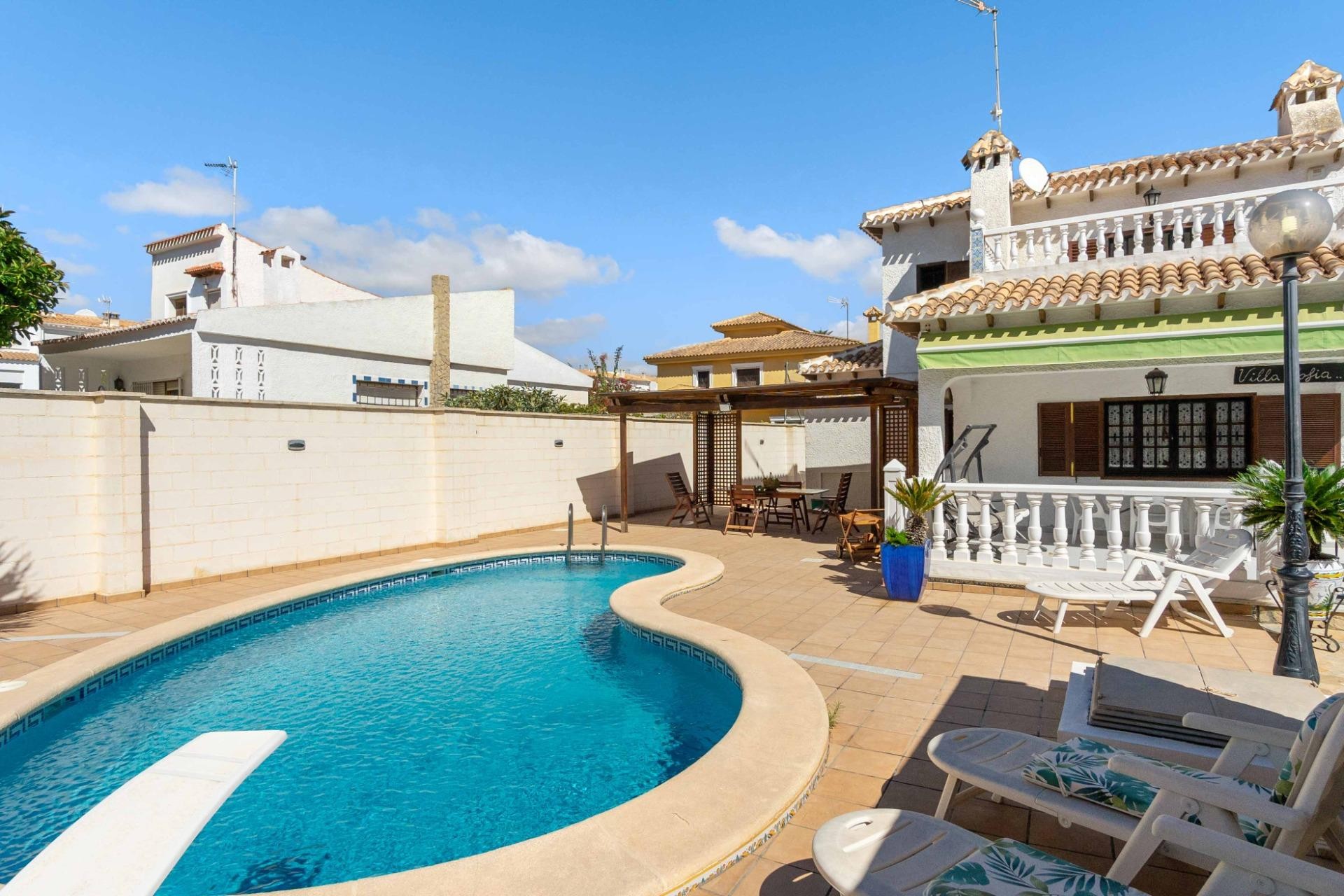 Resale - Chalet -
Orihuela Costa - La Zenia