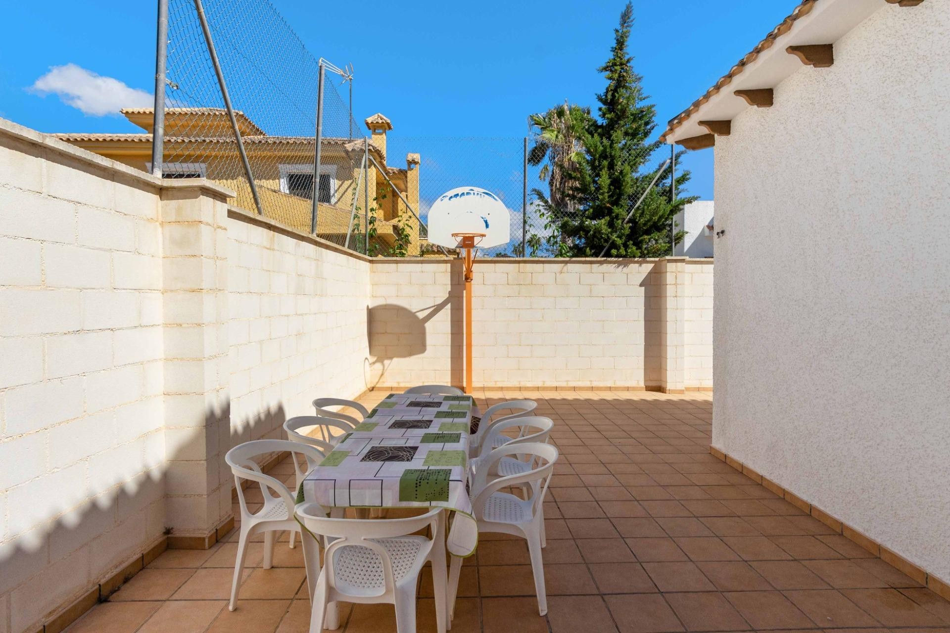 Resale - Chalet -
Orihuela Costa - La Zenia