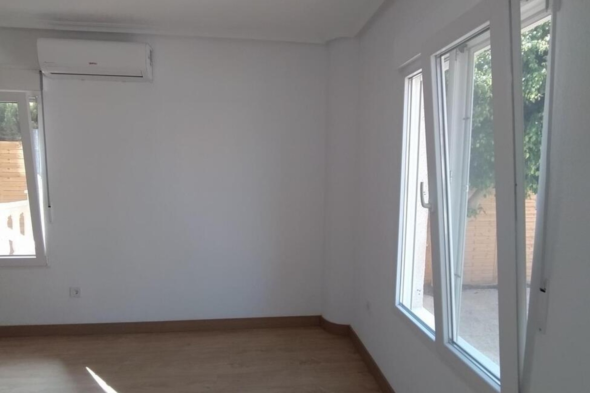 Resale - Chalet -
Orihuela Costa - La Zenia