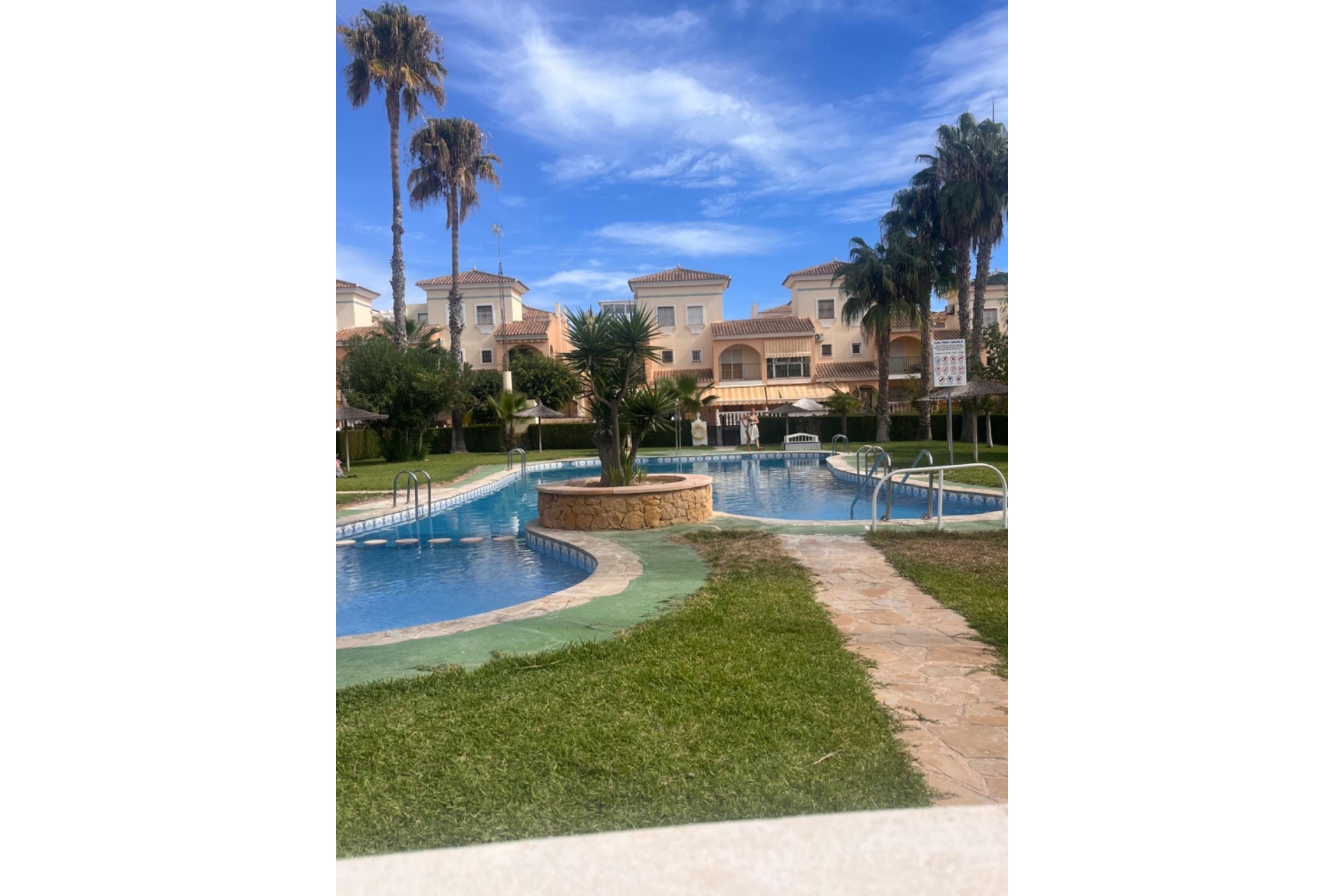 Resale - Chalet -
Orihuela Costa - La Zenia