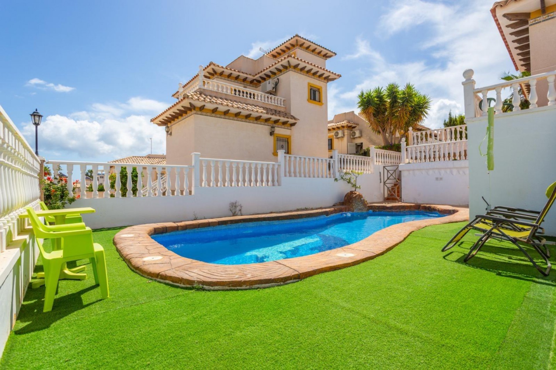 Resale - Chalet -
Orihuela Costa - La Zenia