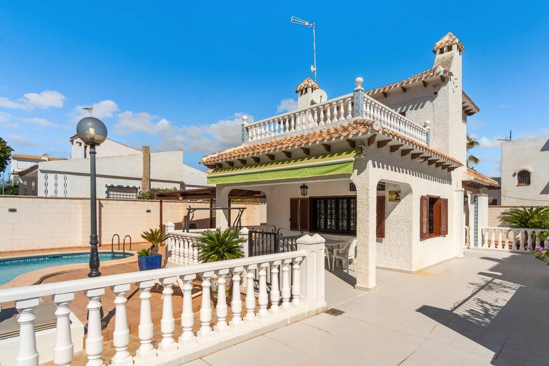 Resale - Chalet -
Orihuela Costa - La Zenia