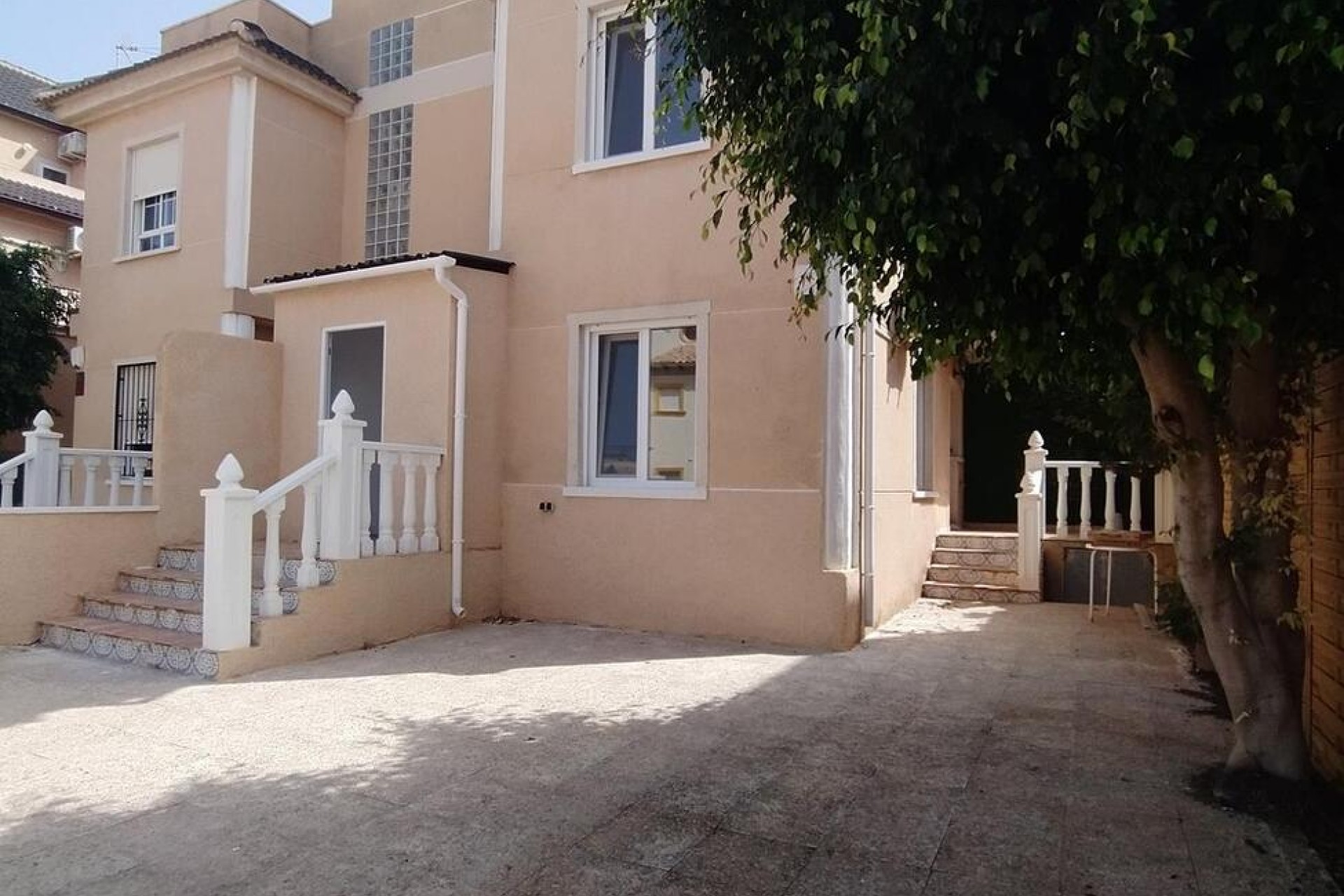 Resale - Chalet -
Orihuela Costa - La Zenia