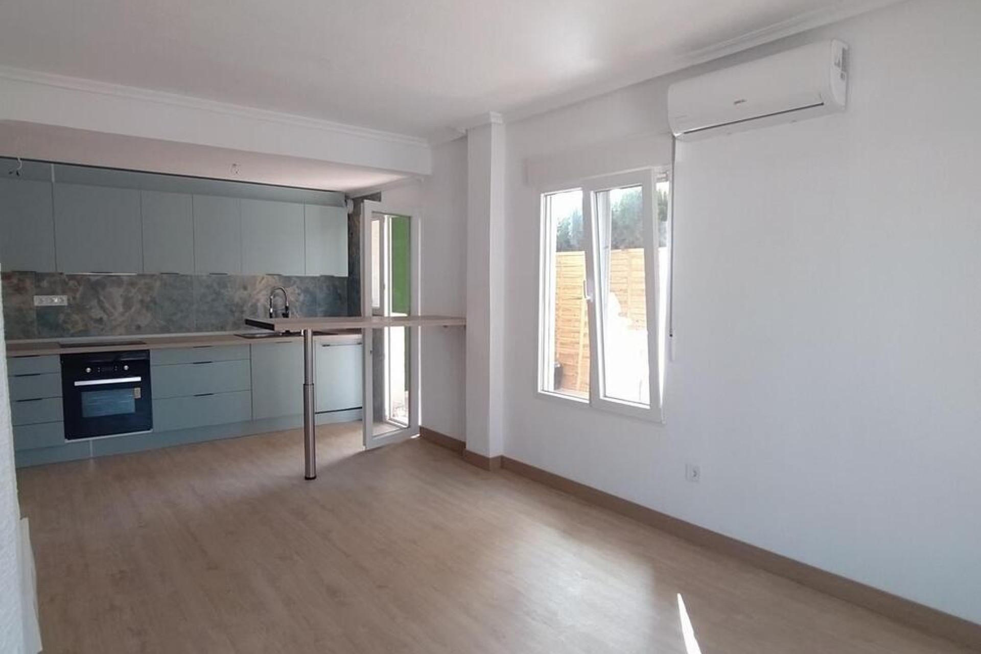 Resale - Chalet -
Orihuela Costa - La Zenia