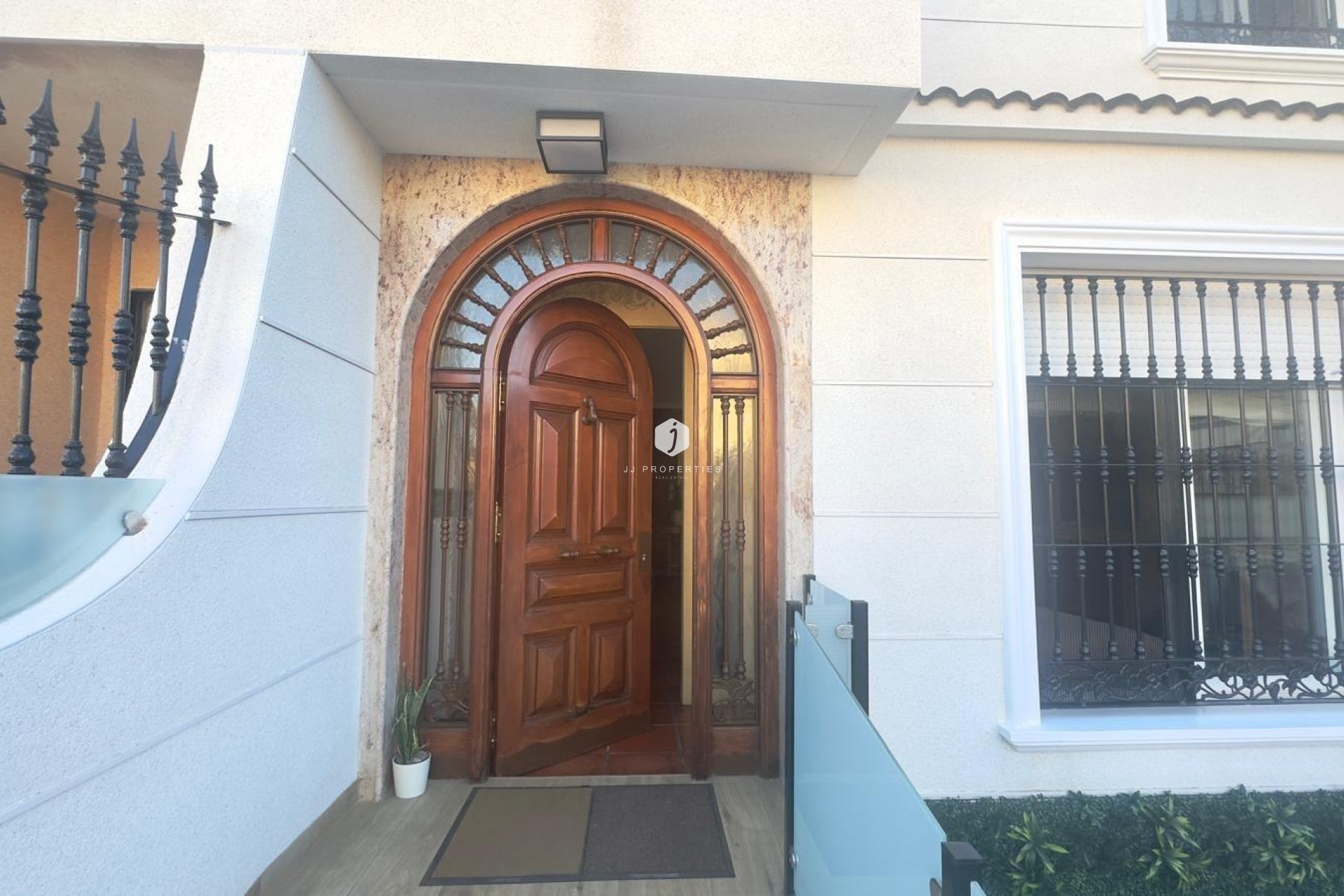 Resale - Chalet -
Orihuela Costa - La Zenia