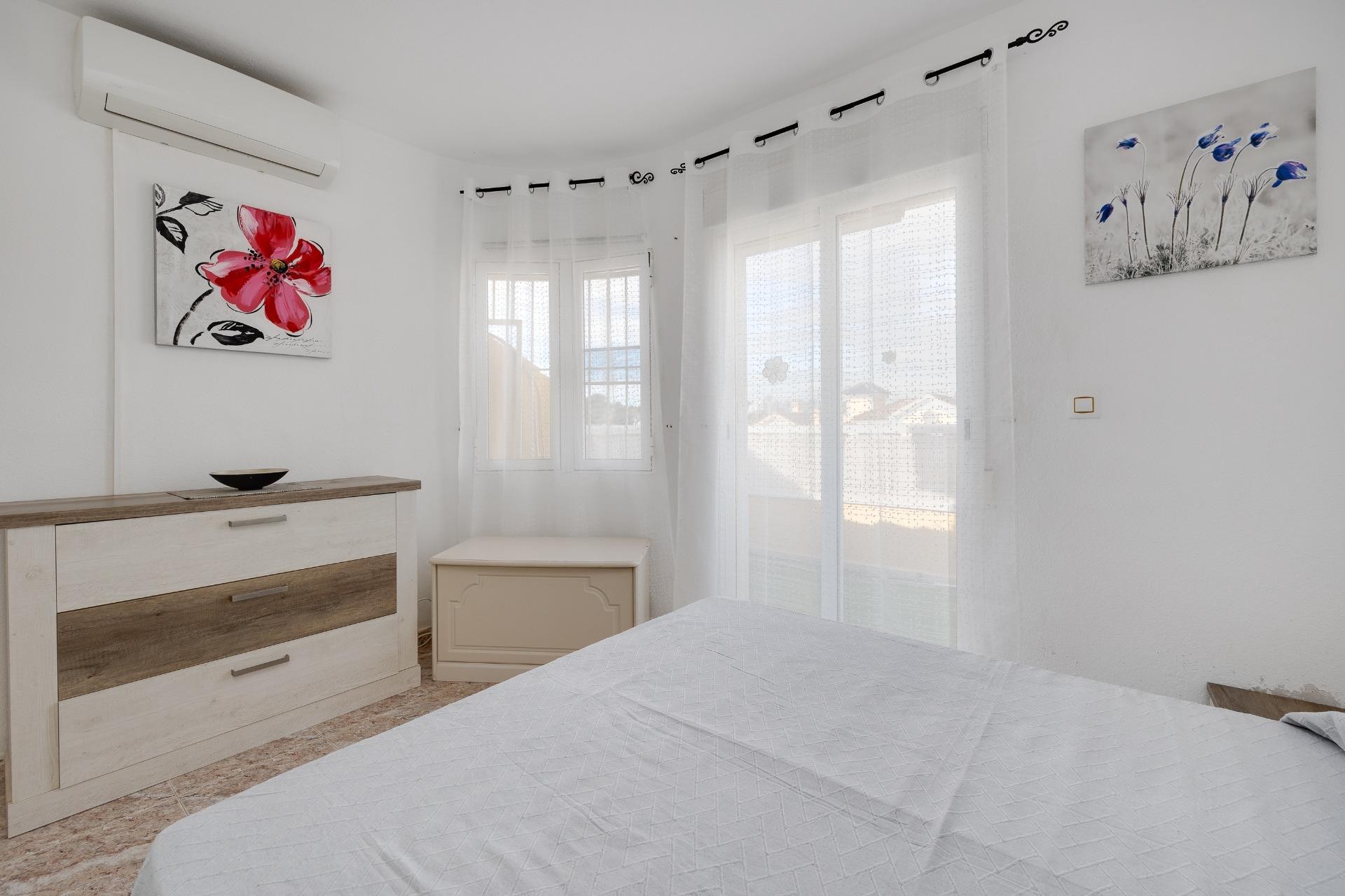 Resale - Chalet -
Orihuela Costa - Las Filipinas