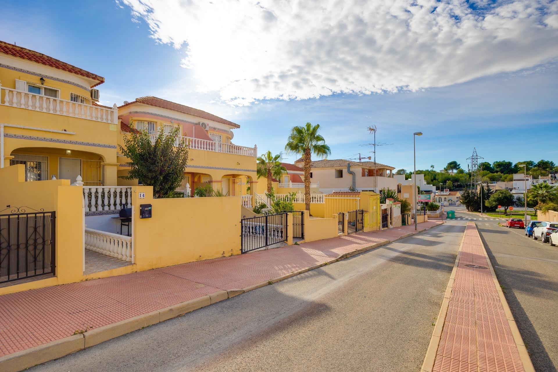 Resale - Chalet -
Orihuela Costa - Las Filipinas