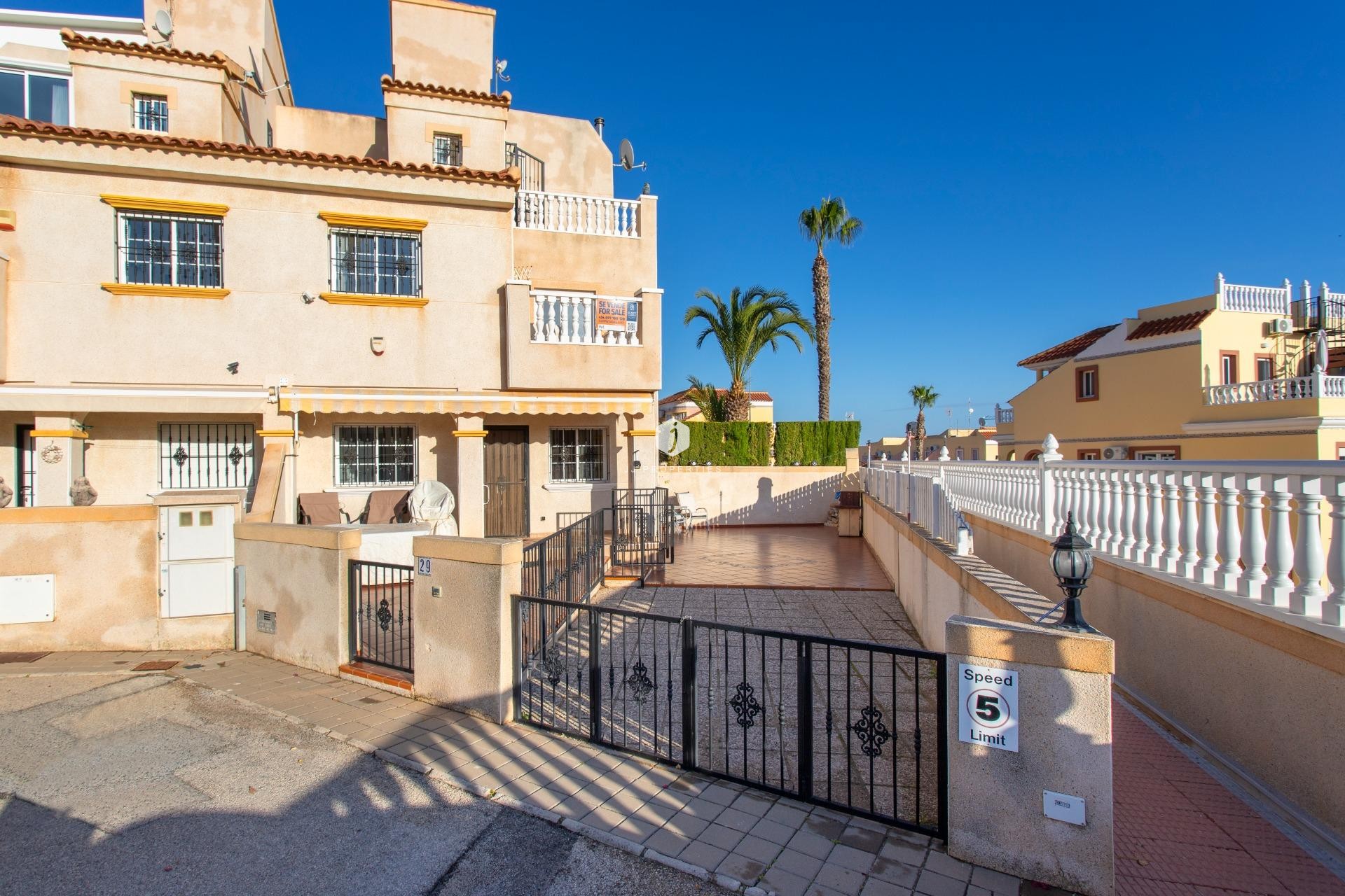 Resale - Chalet -
Orihuela Costa - Las Filipinas