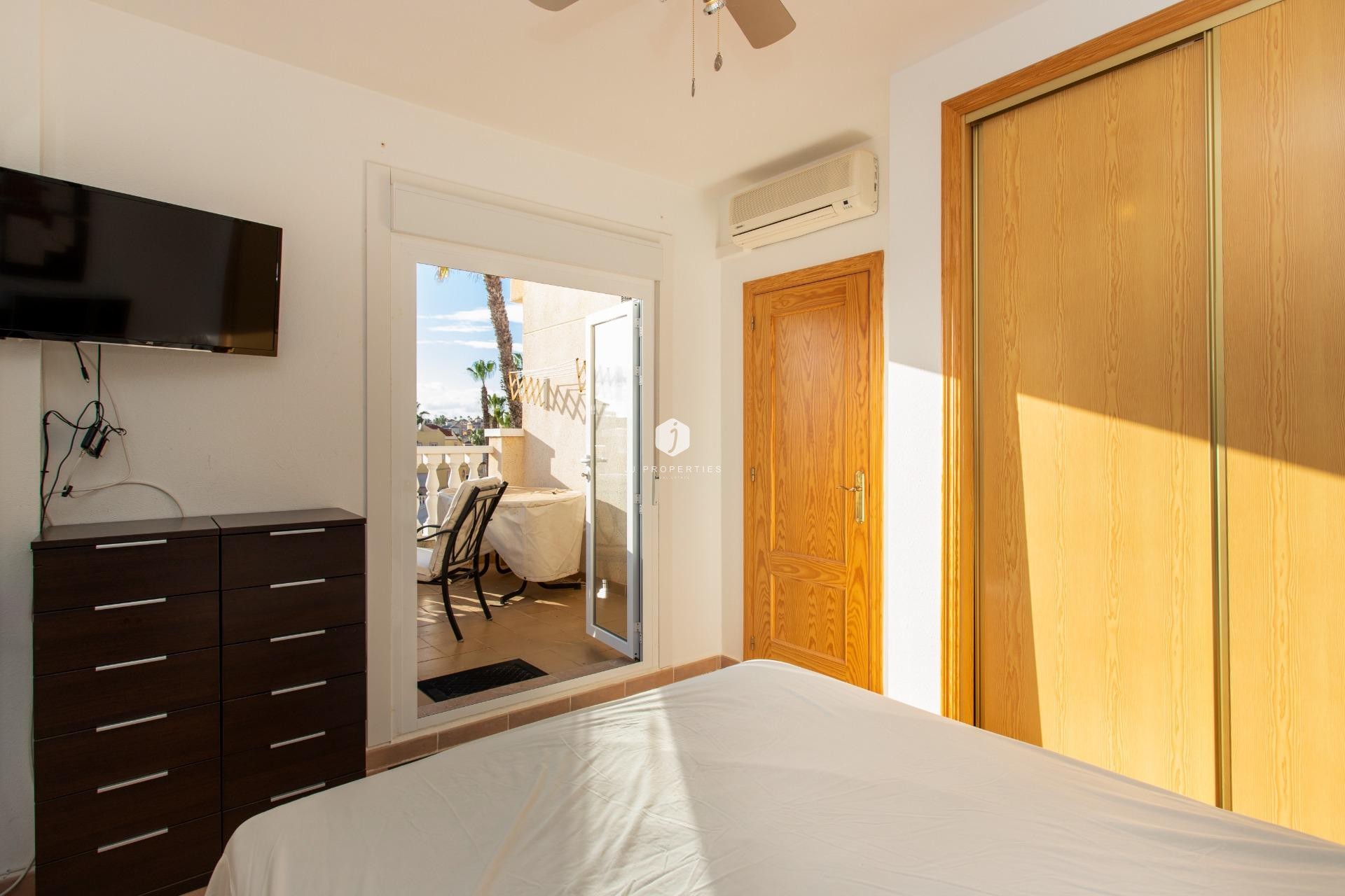 Resale - Chalet -
Orihuela Costa - Las Filipinas