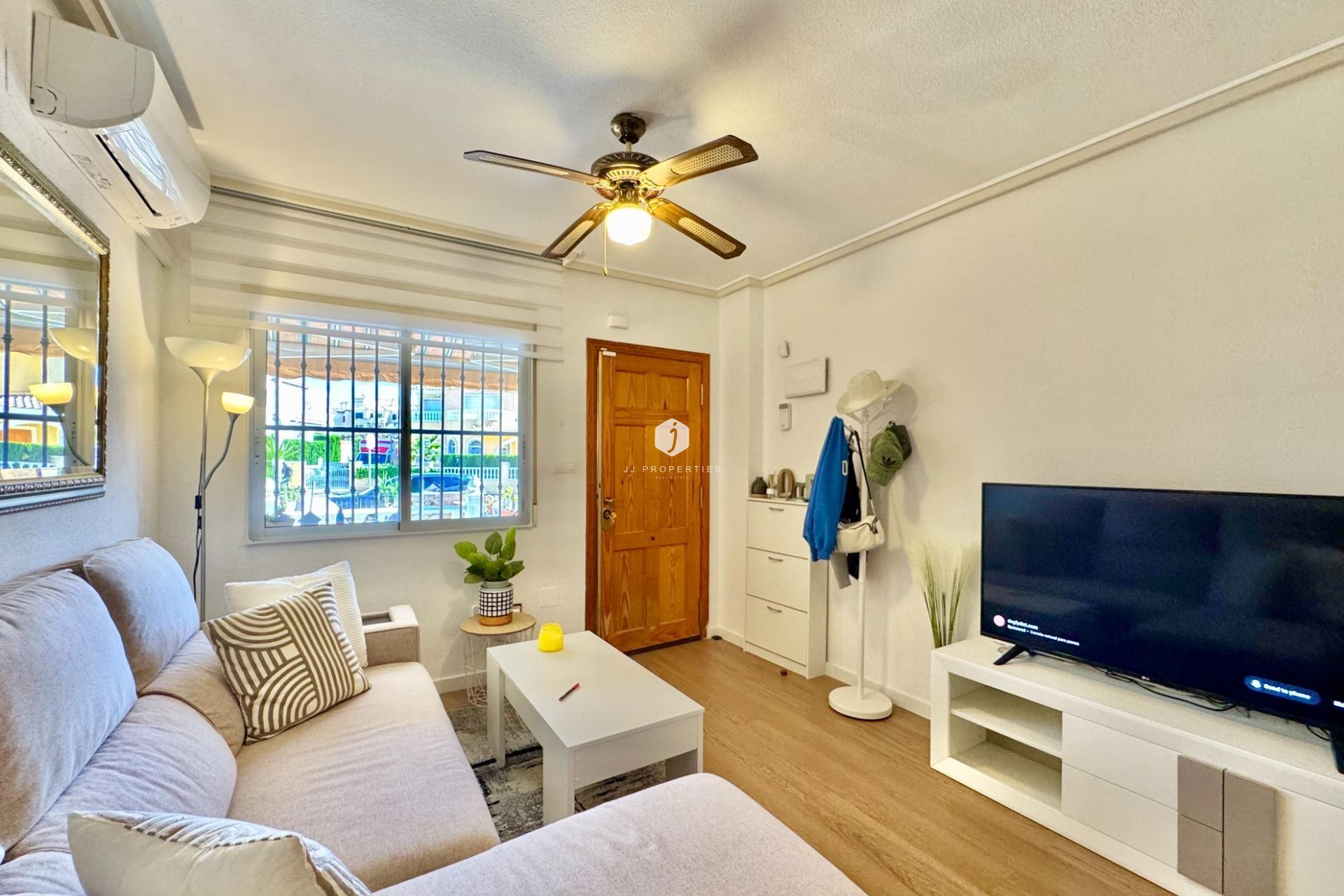Resale - Chalet -
Orihuela Costa - Las Filipinas
