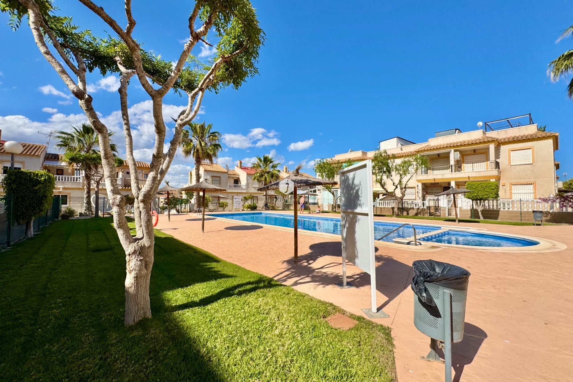 Resale - Chalet -
Orihuela Costa - Las Filipinas