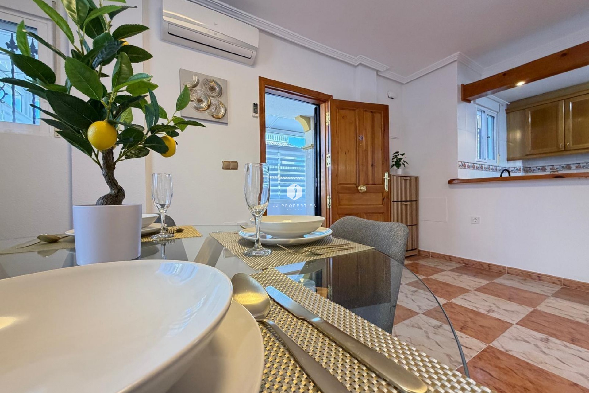 Resale - Chalet -
Orihuela Costa - Las Filipinas
