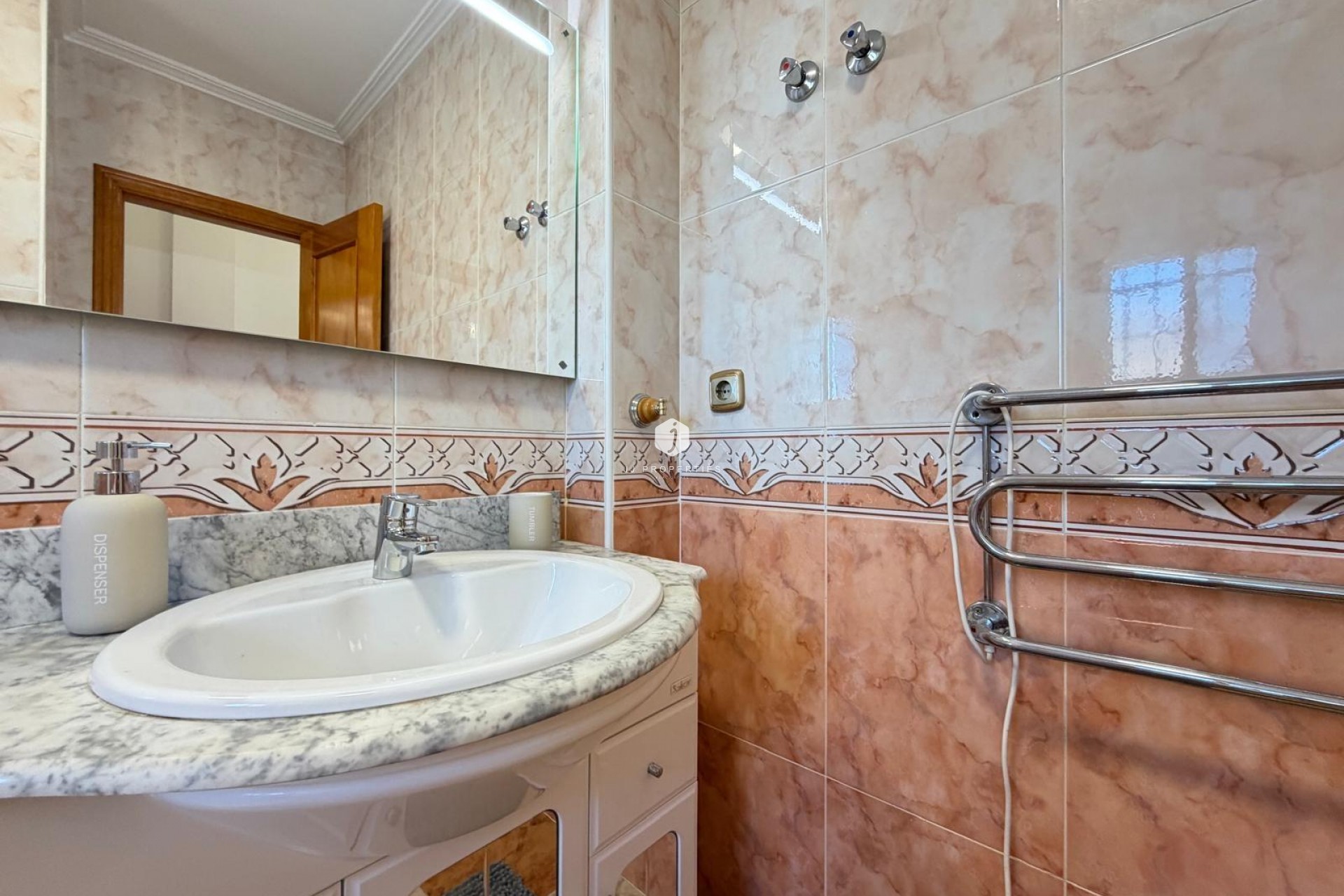 Resale - Chalet -
Orihuela Costa - Las Filipinas