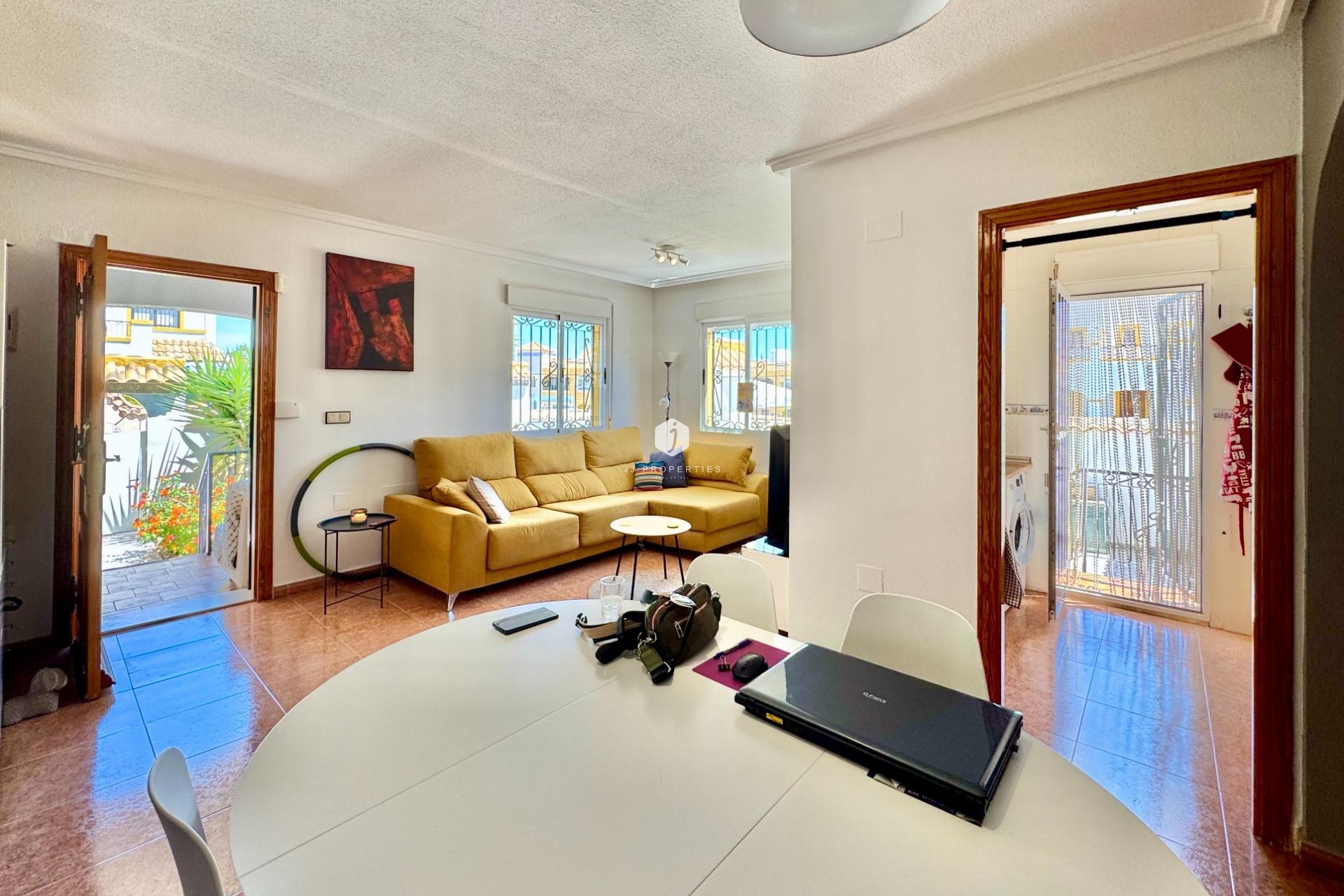 Resale - Chalet -
Orihuela Costa - Los Altos