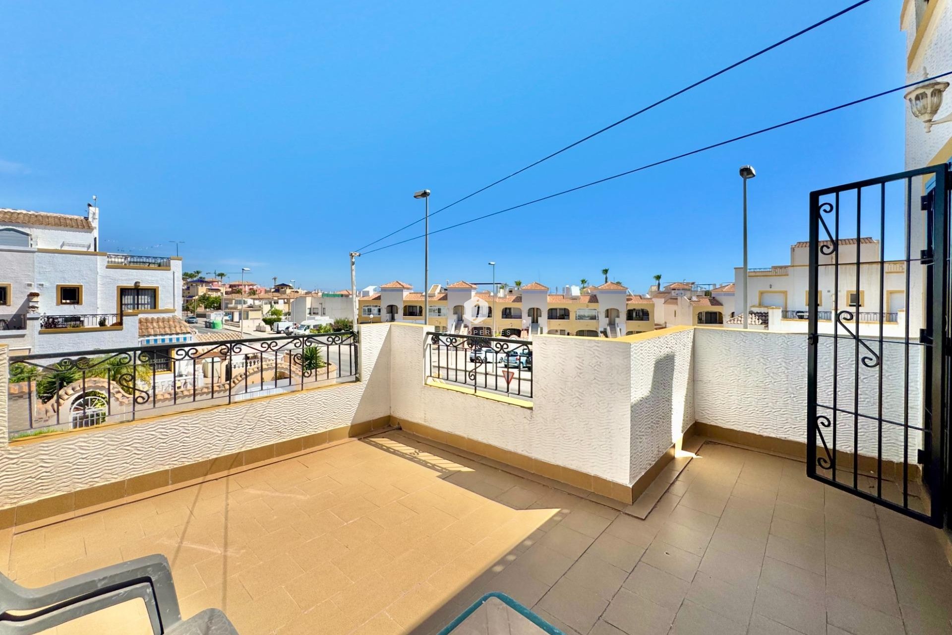 Resale - Chalet -
Orihuela Costa - Los Altos