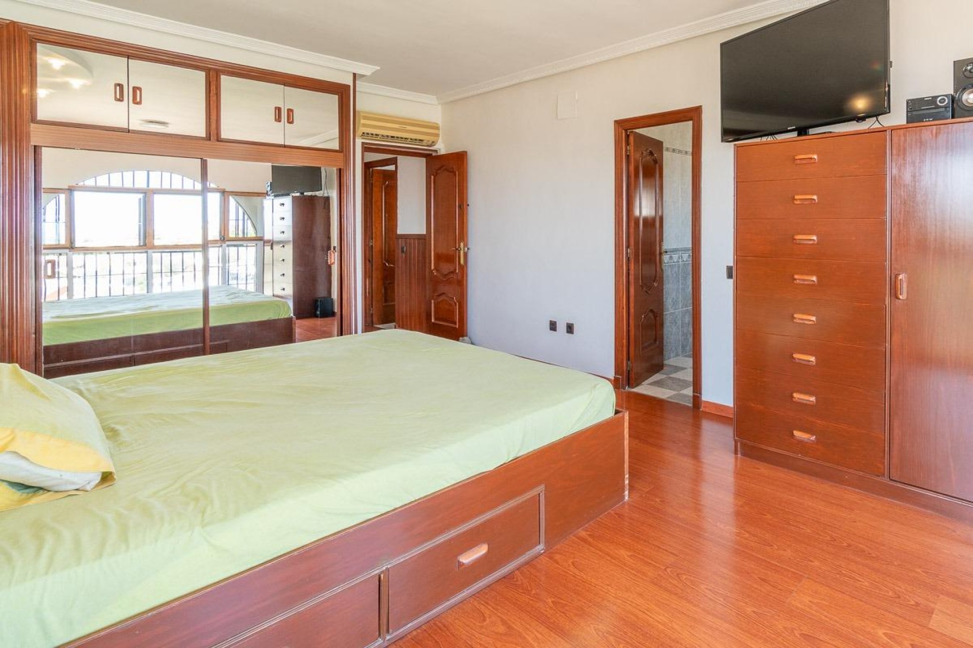 Resale - Chalet -
Orihuela Costa - Los Balcones